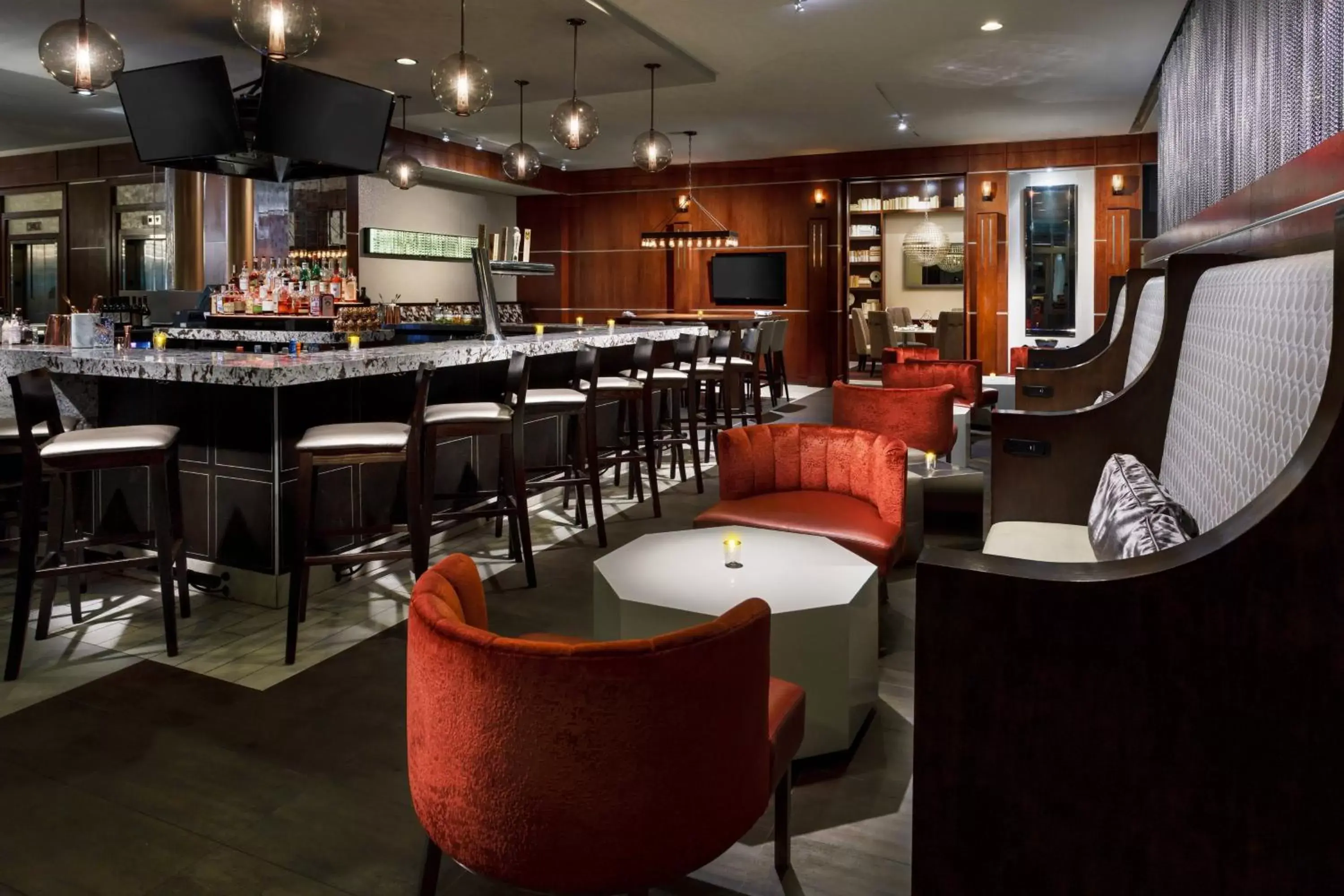 Restaurant/places to eat, Lounge/Bar in Courtyard Chicago Downtown/Magnificent Mile