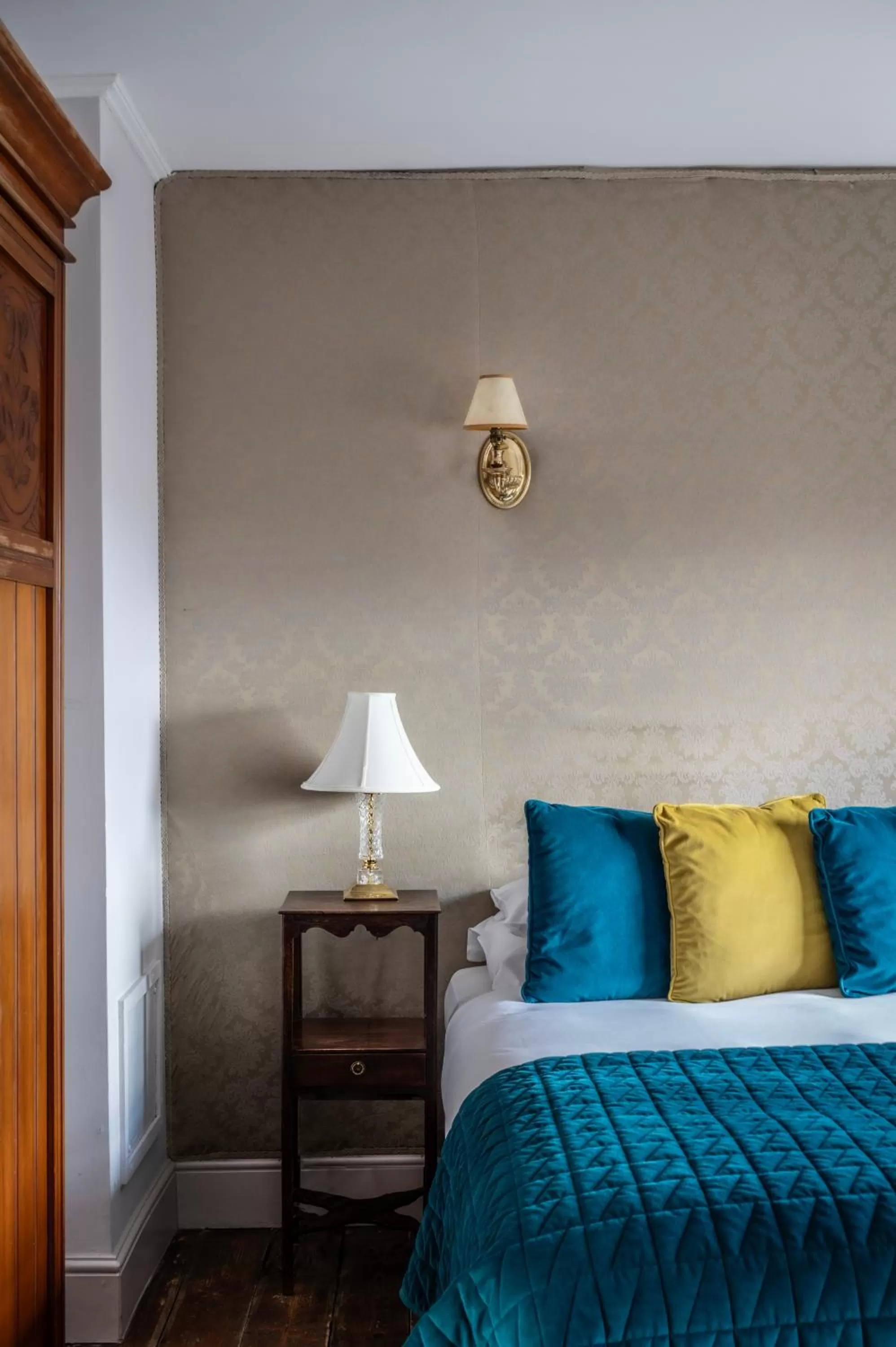 Bed in York & Albany