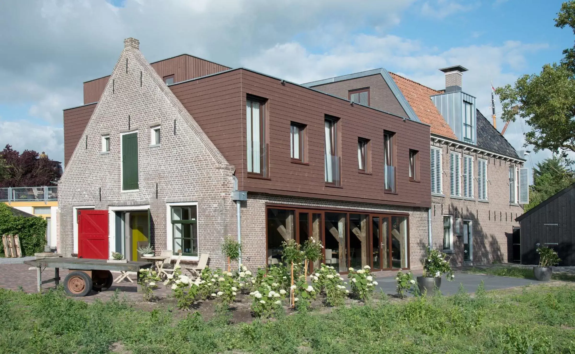 Property Building in Hotel Lemmer