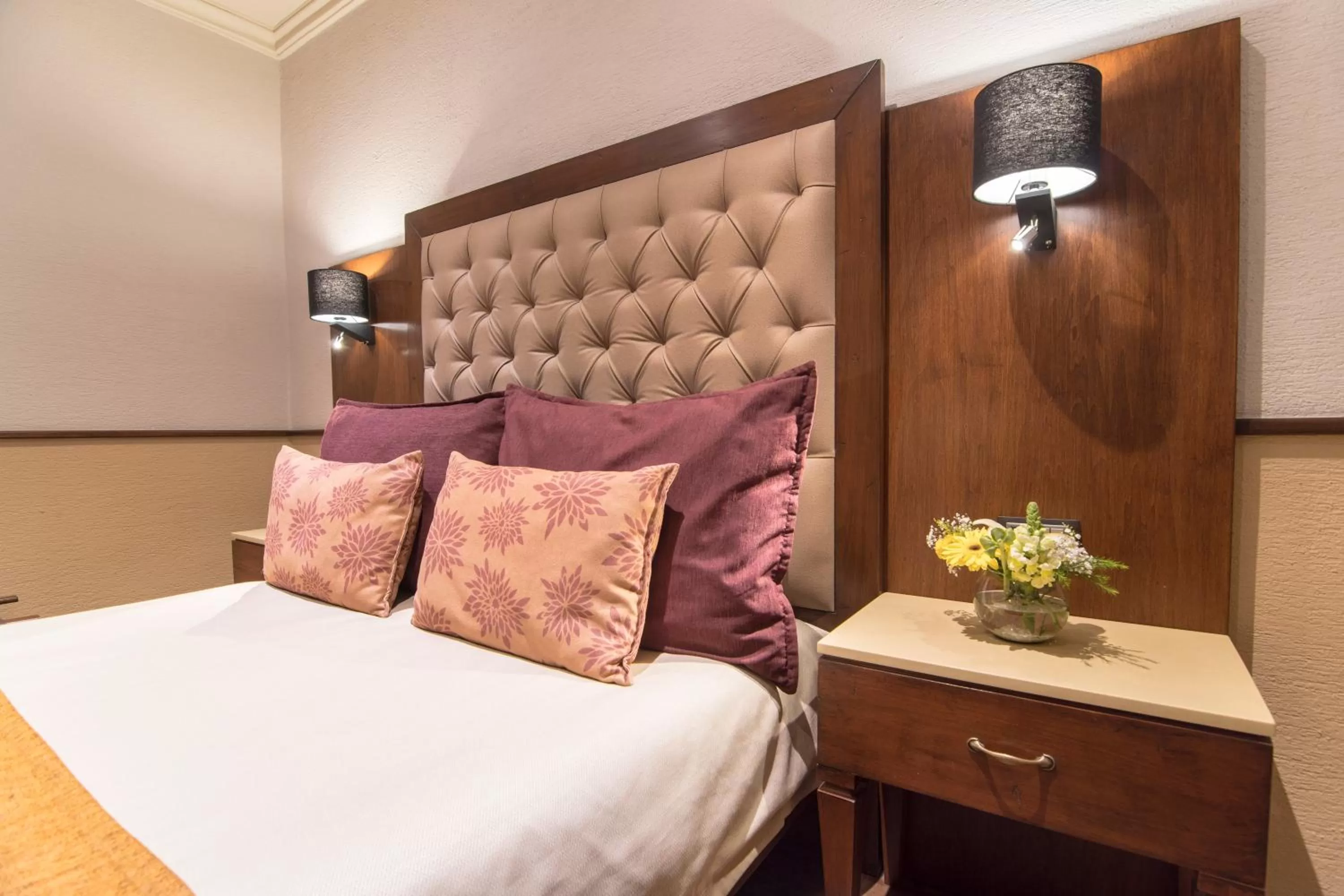 Bed in Hotel Morales Historical & Colonial Downtown Core