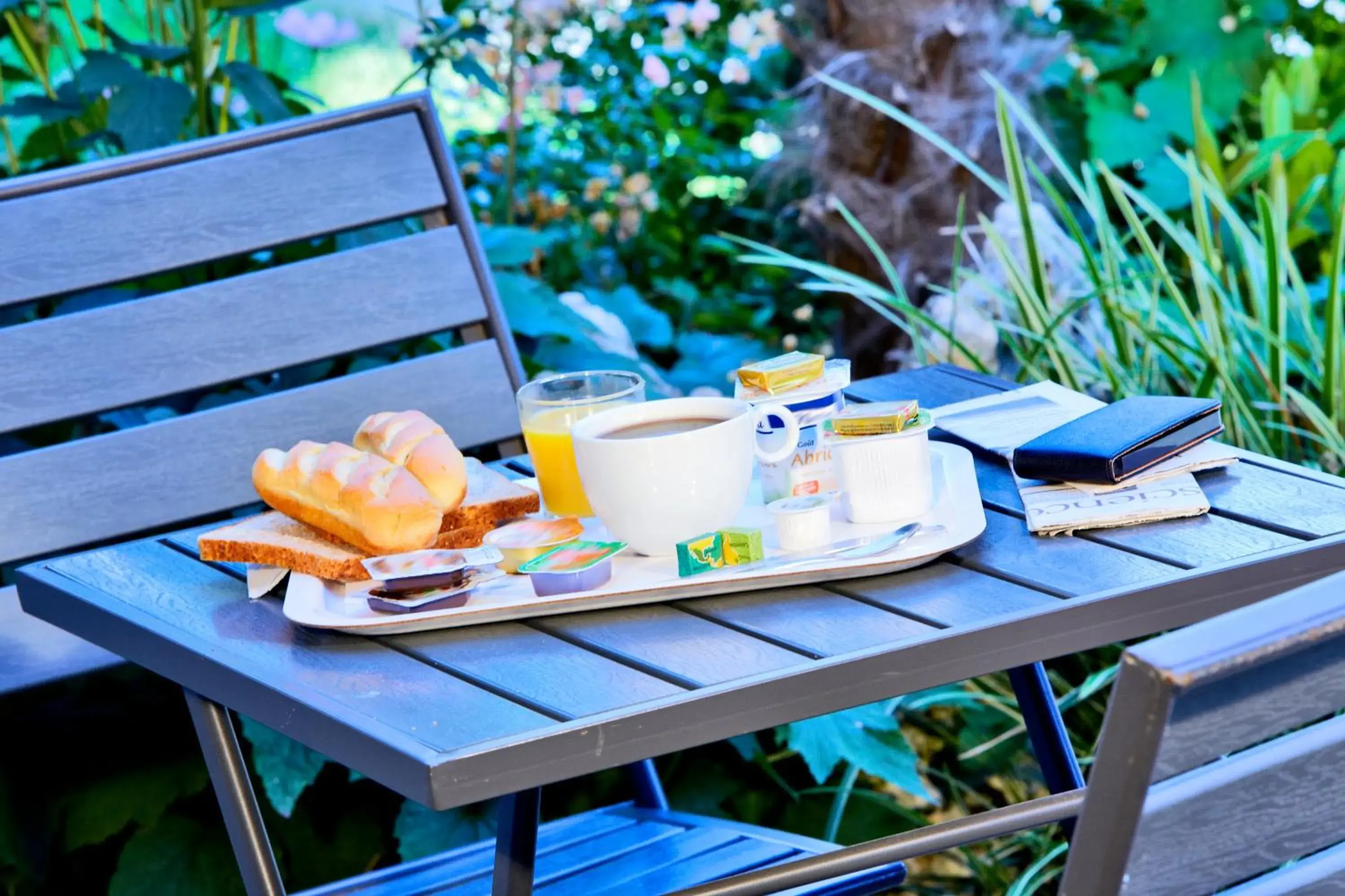 Patio, Breakfast in Premiere Classe Orleans Nord - Saran