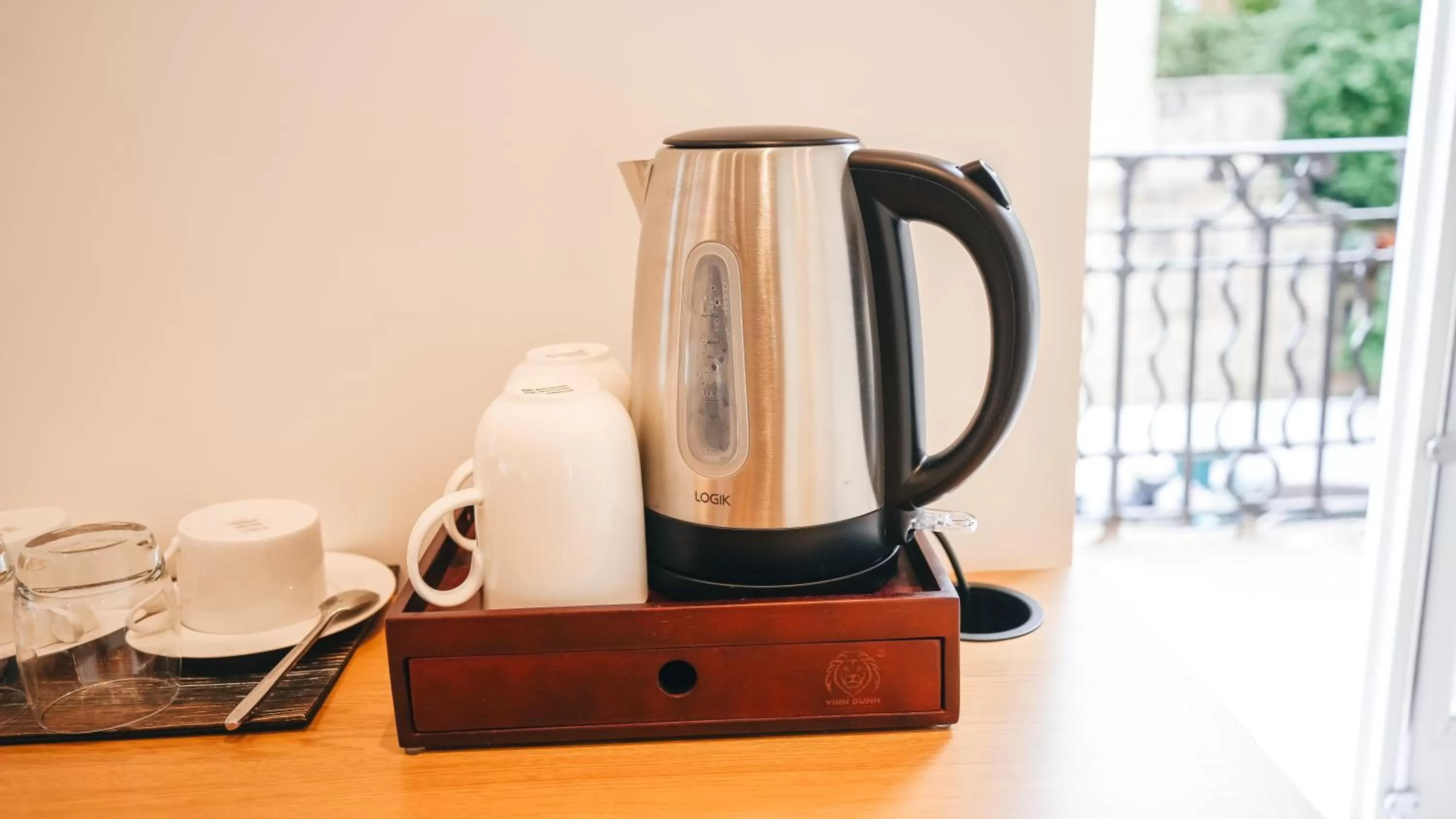 Coffee/Tea Facilities in The Avonmore Olympia