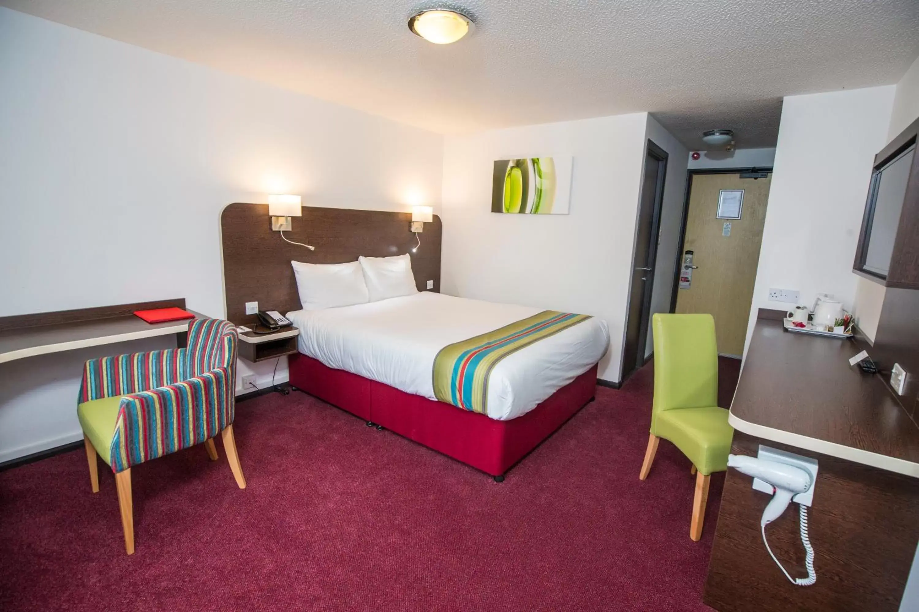 Photo of the whole room, Room Photo in Ramada London South Mimms