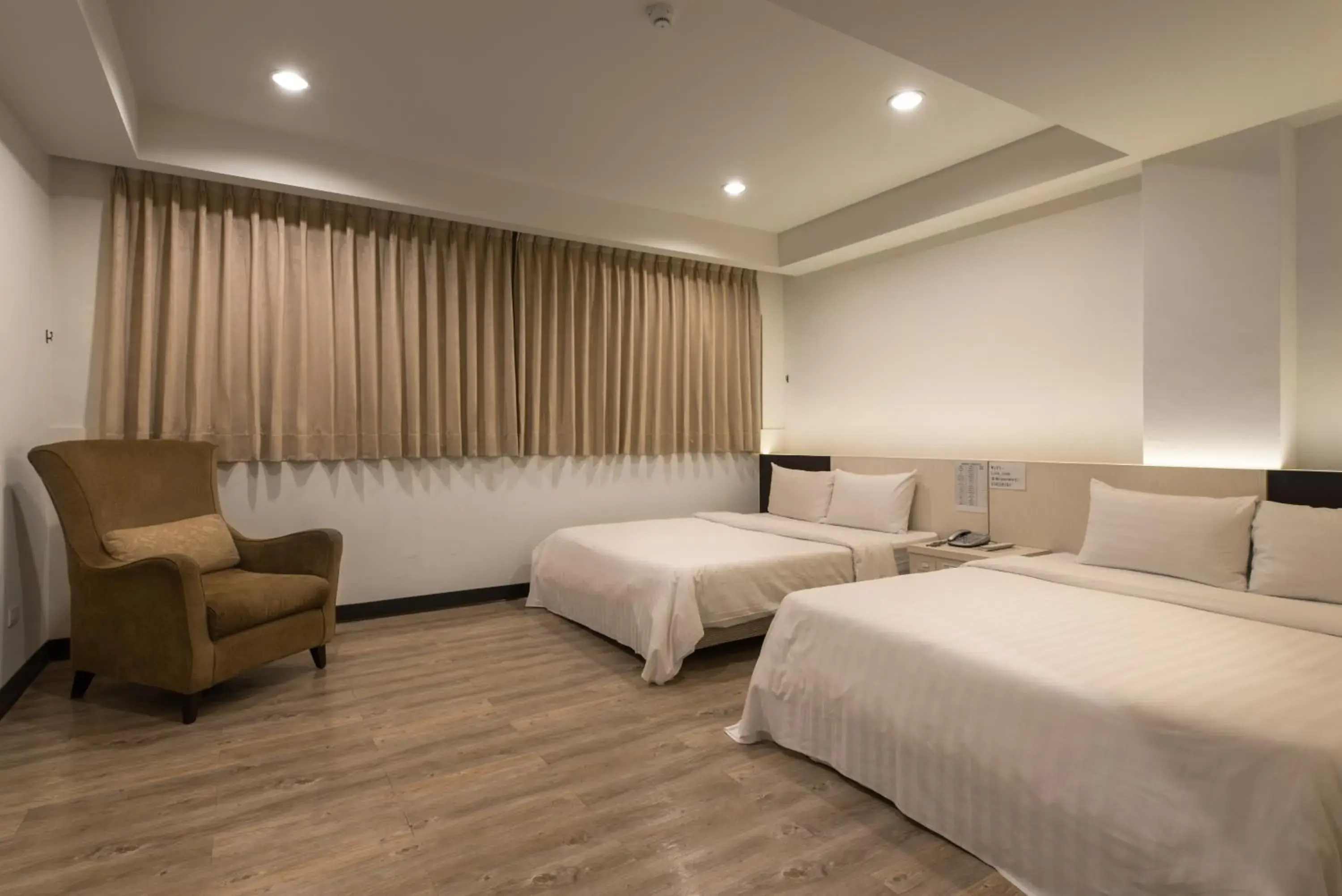 Photo of the whole room, Bed in Lotus Yuan Business Hotel