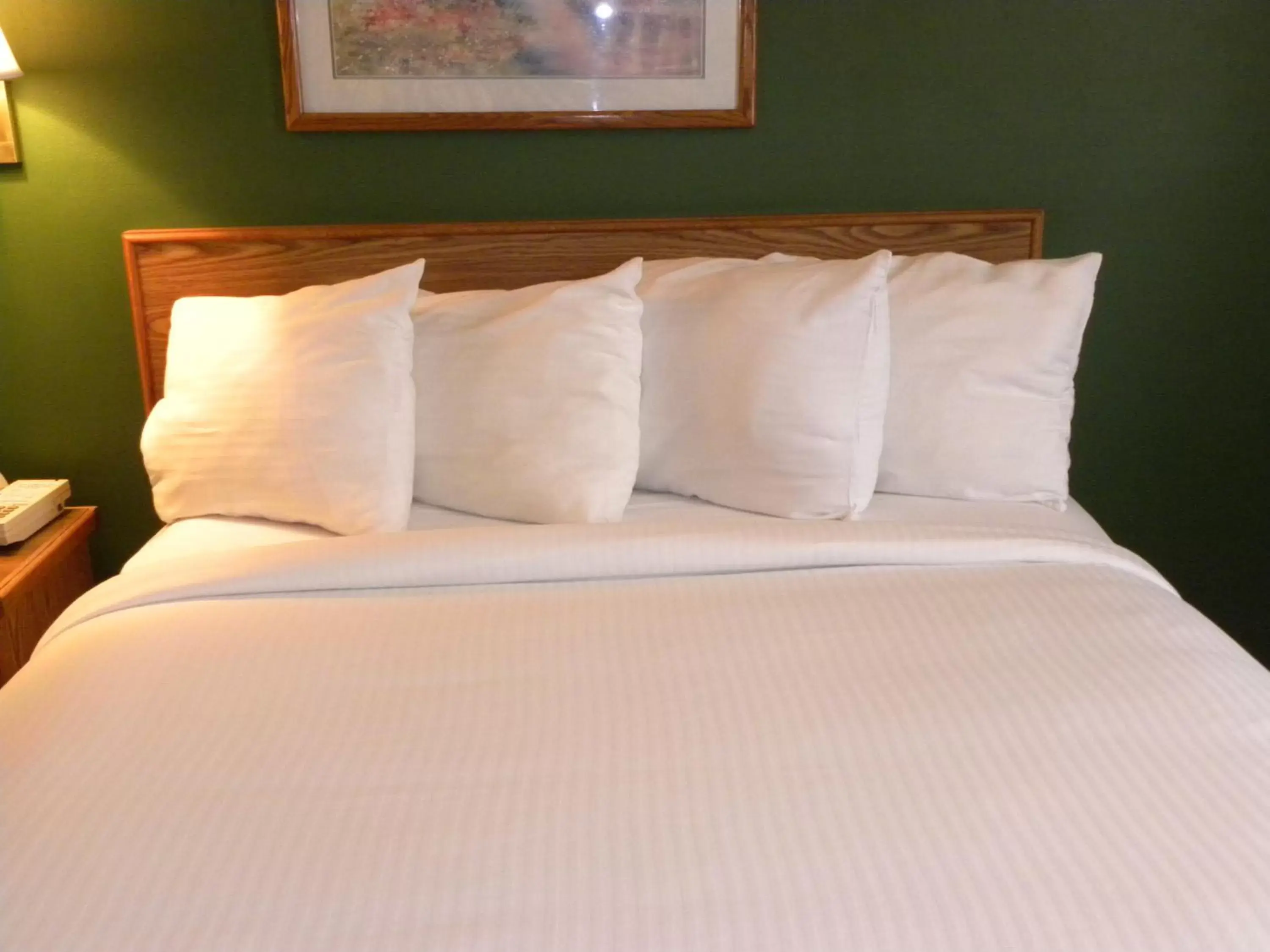 Bed in New Victorian Inn & Suites Kearney