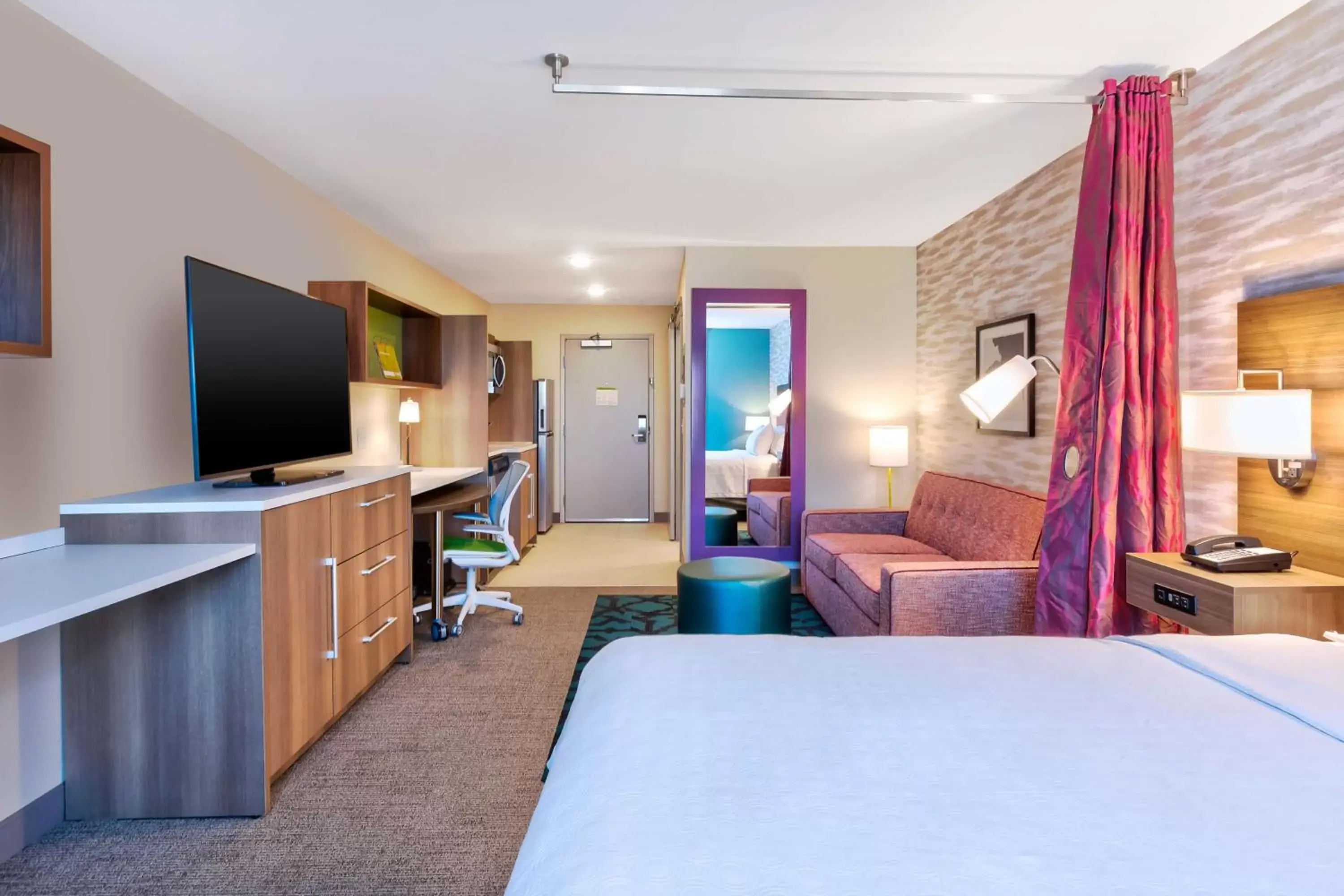 Bedroom, TV/Entertainment Center in Home2 Suites By Hilton Grand Blanc Flint, Mi