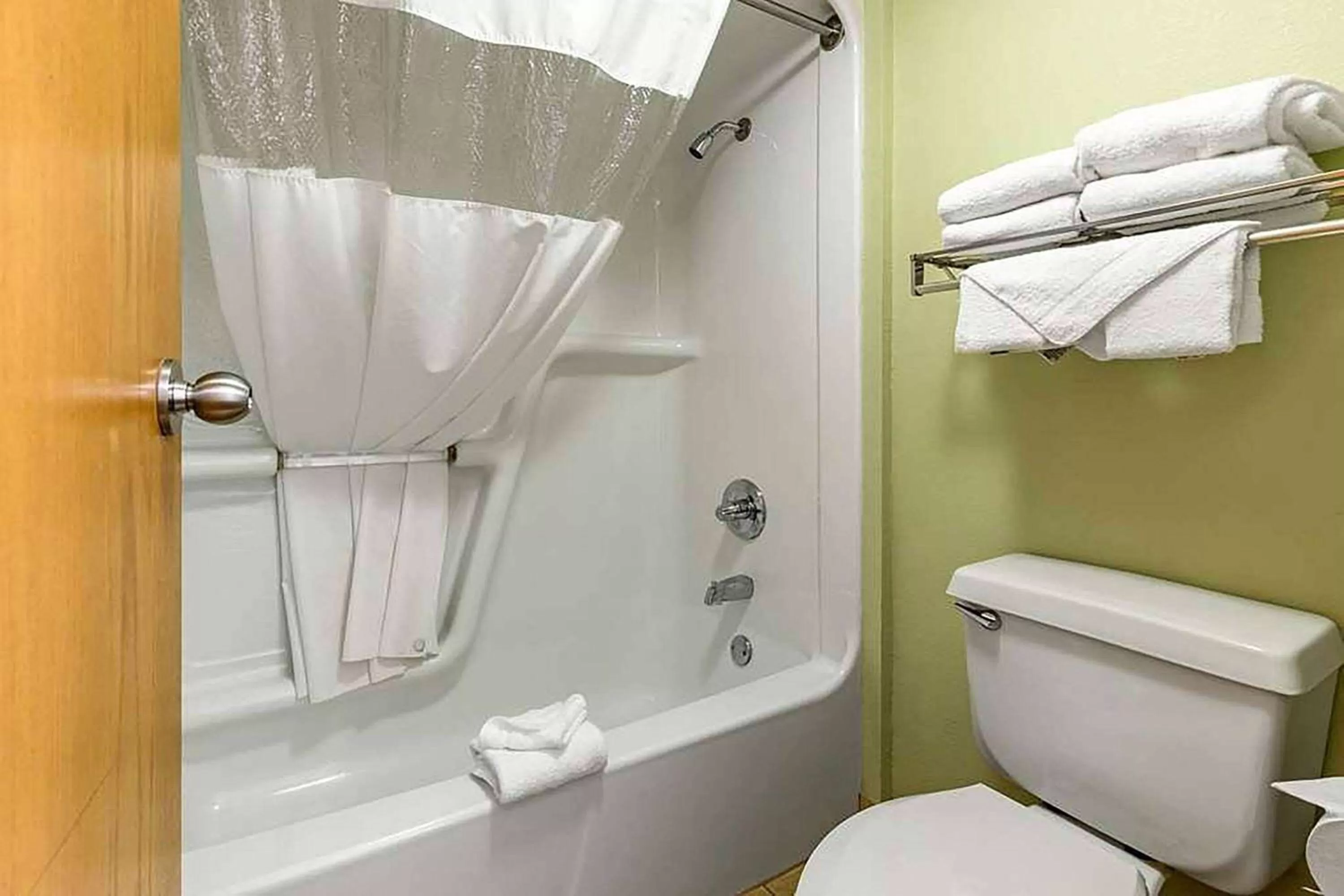 King Suite - Non-Smoking in Baymont by Wyndham Branson Thousand Hills