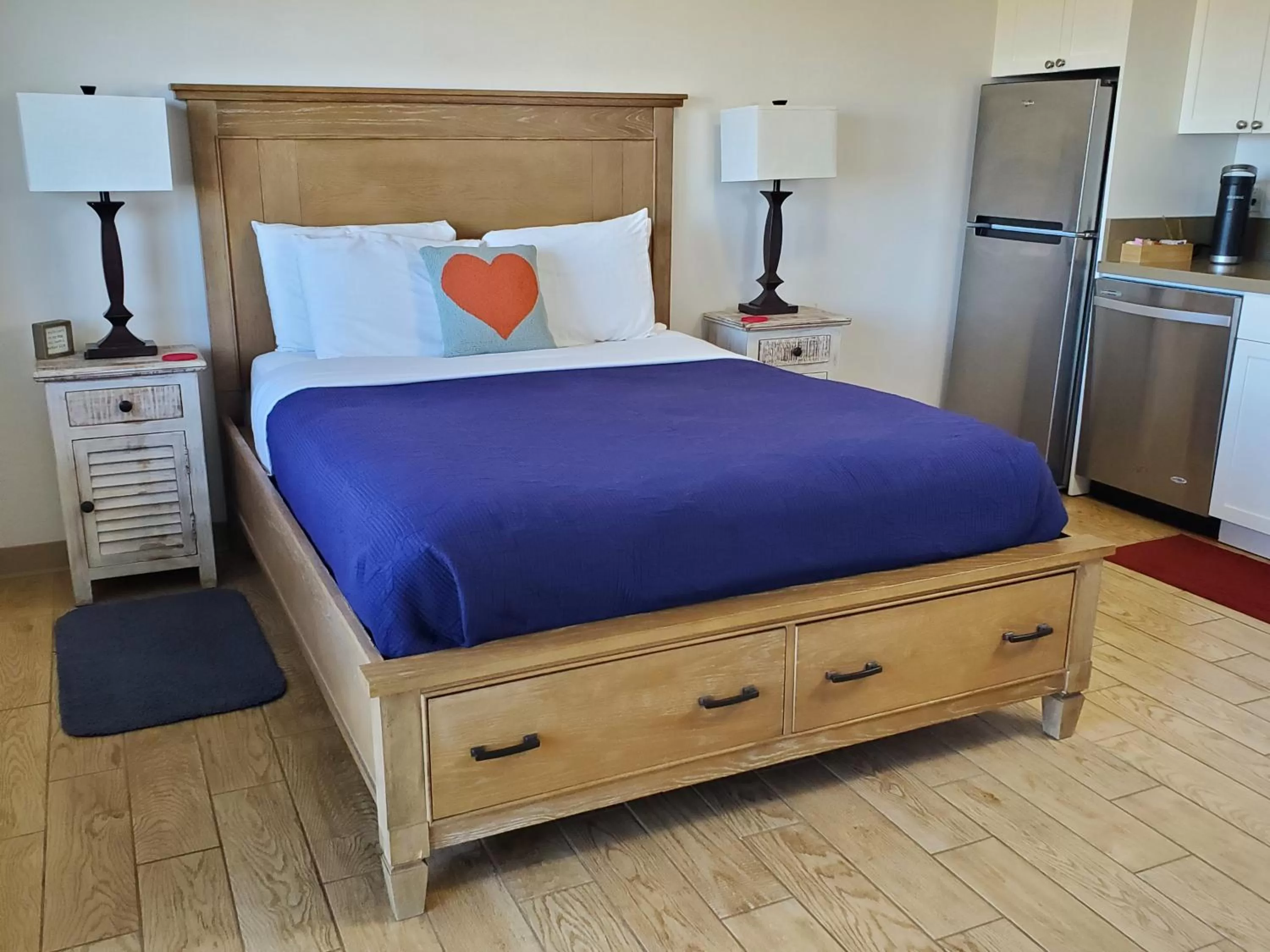 Bed in Moonstone Beach Motel