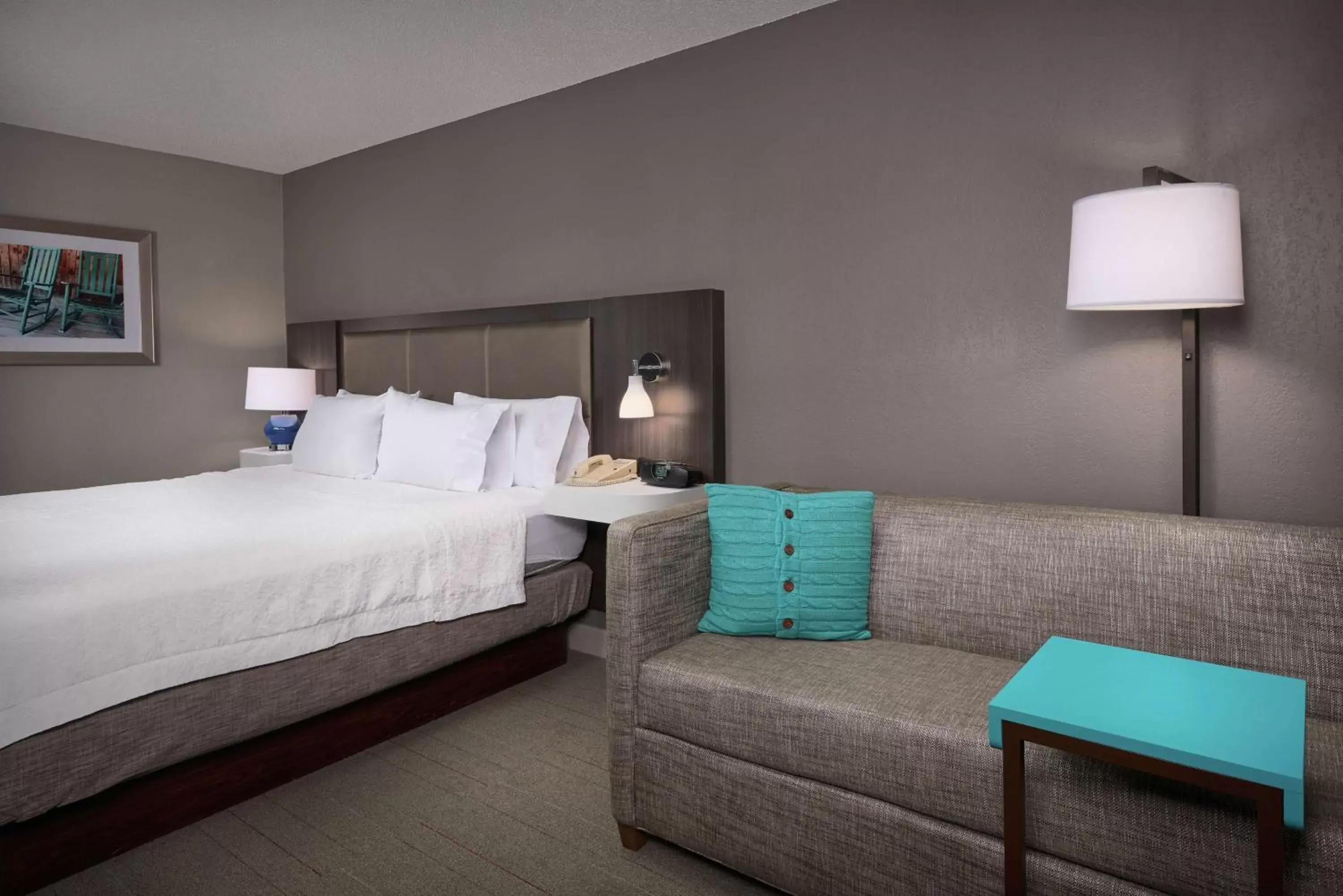Living room, Bed in Hampton Inn & Suites Oxford-Anniston