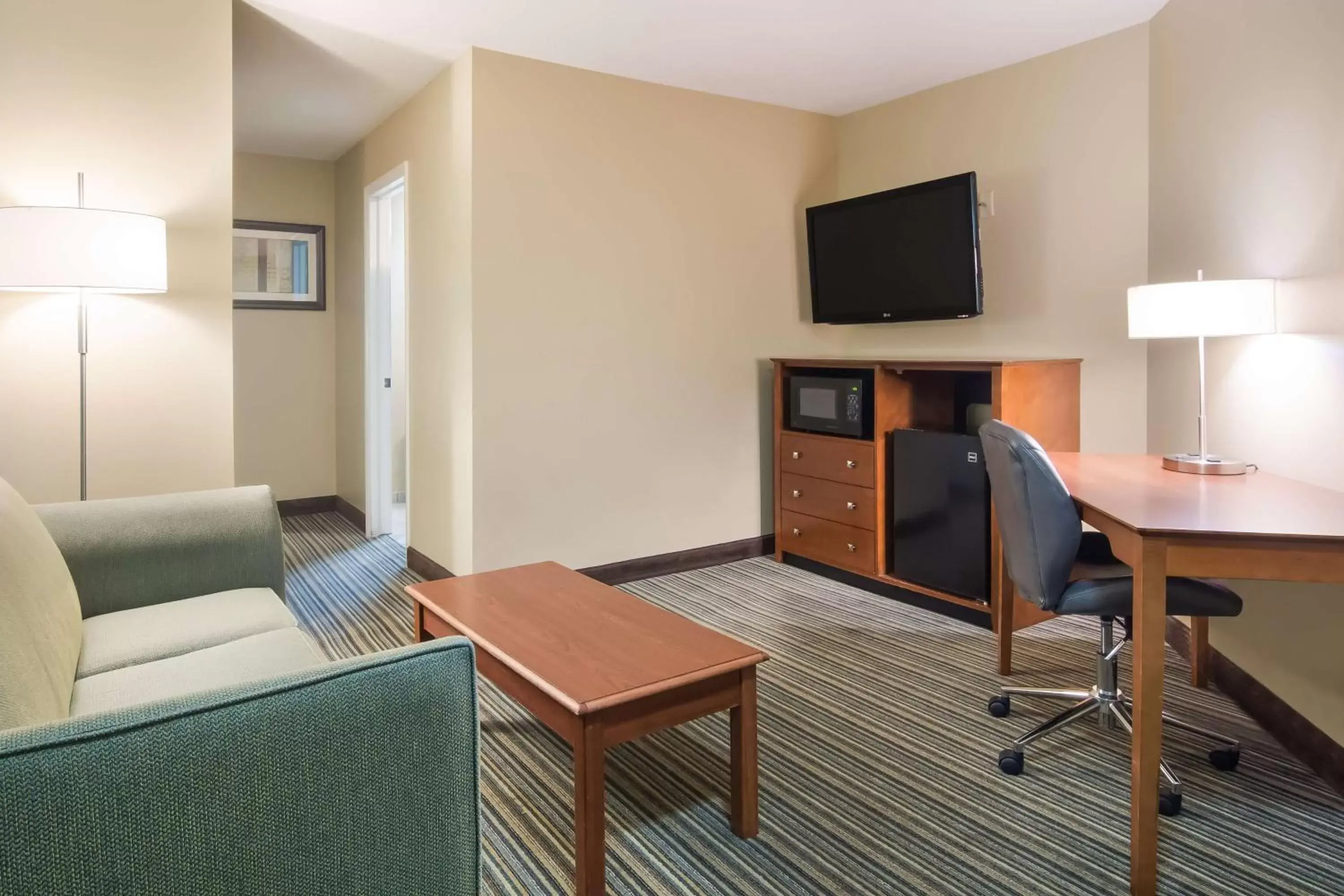 Photo of the whole room, TV/Entertainment Center in Best Western Plus Traverse City