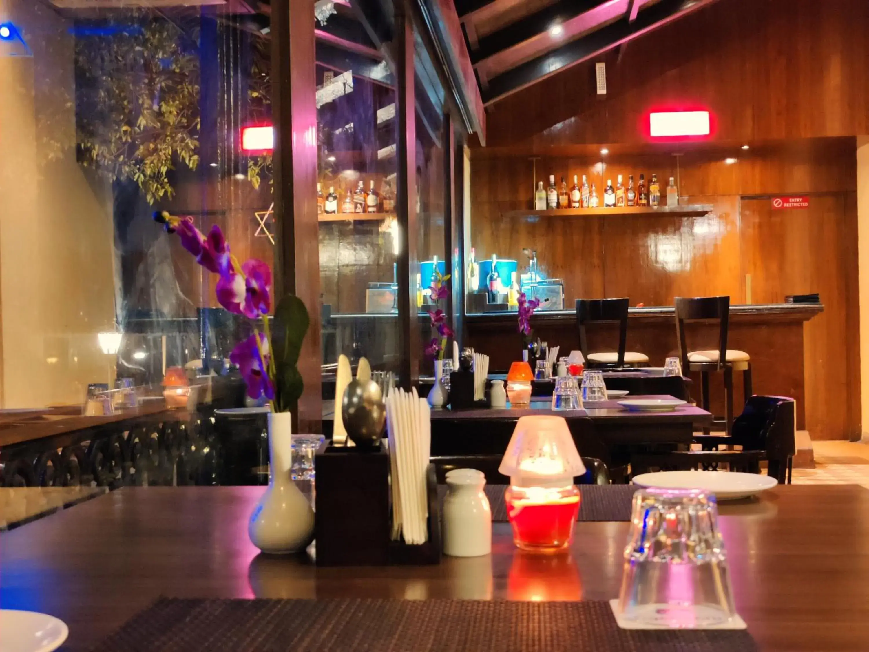Lounge or bar, Restaurant/Places to Eat in Regenta MPG Club Mahabaleshwar