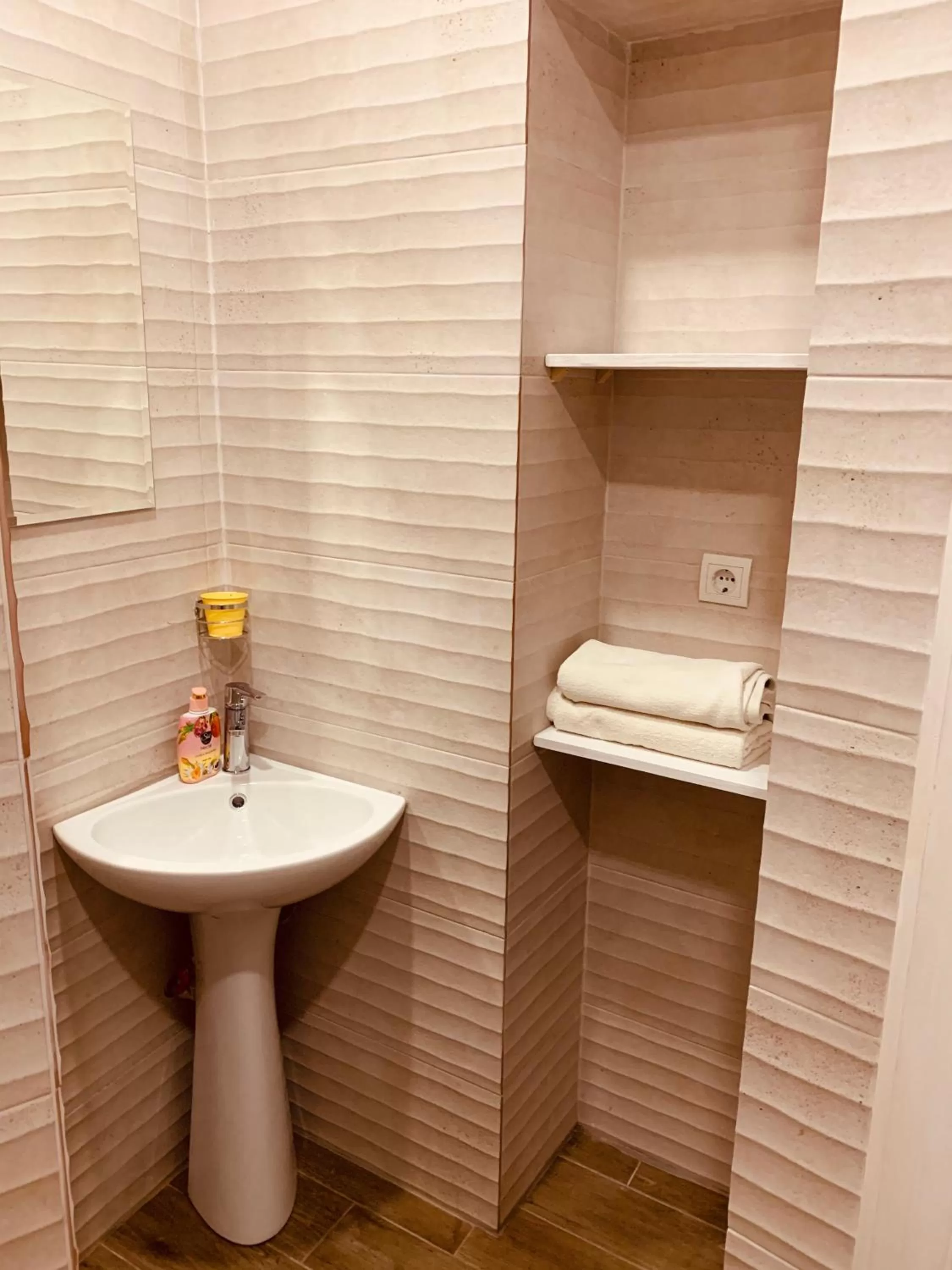 WINE & ROSE BOUTIQUE HOTEL