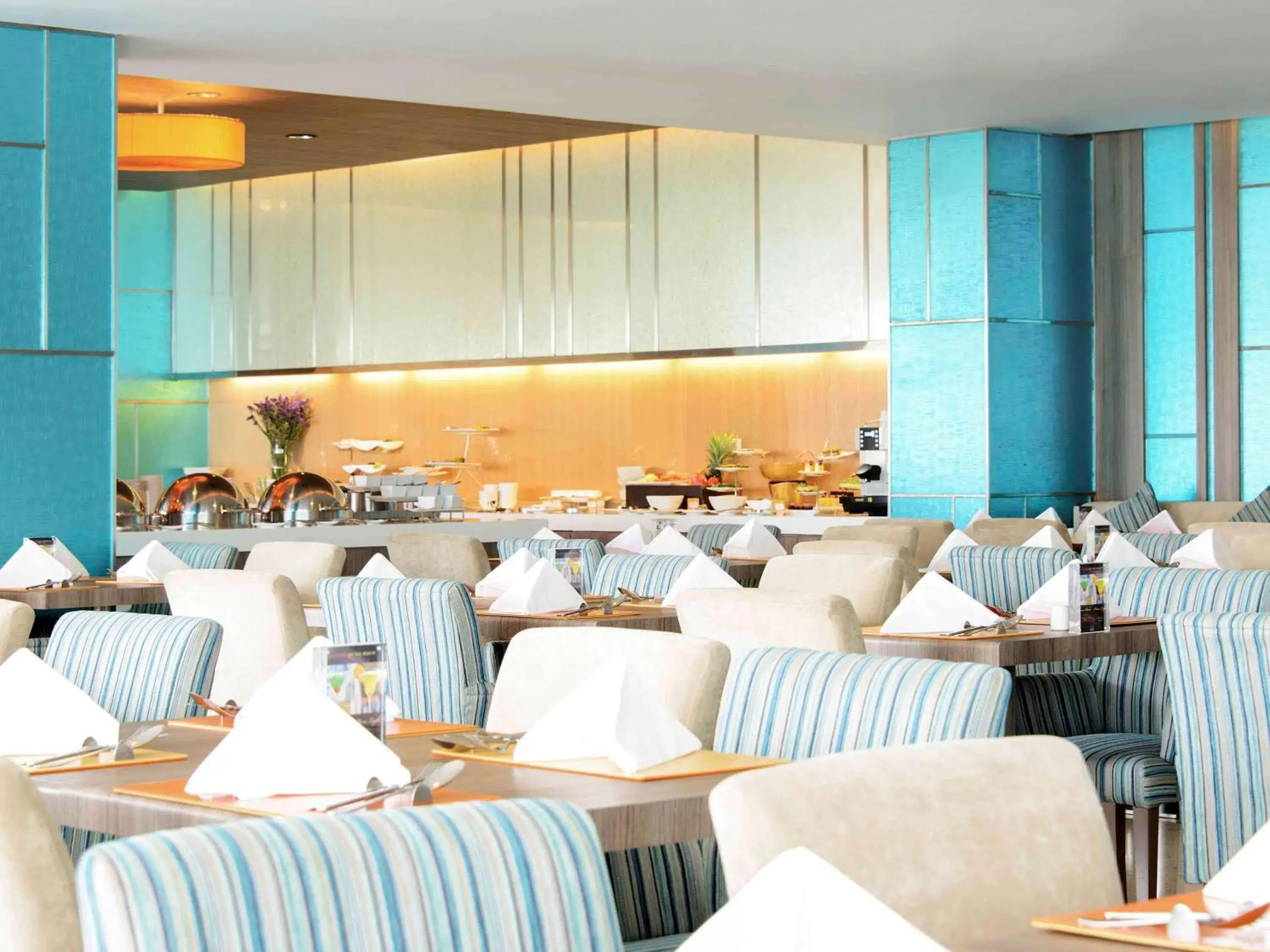 Restaurant/Places to Eat in Novotel Bangkok Impact Hotel