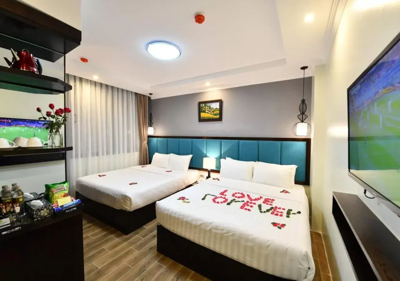 Bedroom, Bed in Bella Rosa Trendy Hotel