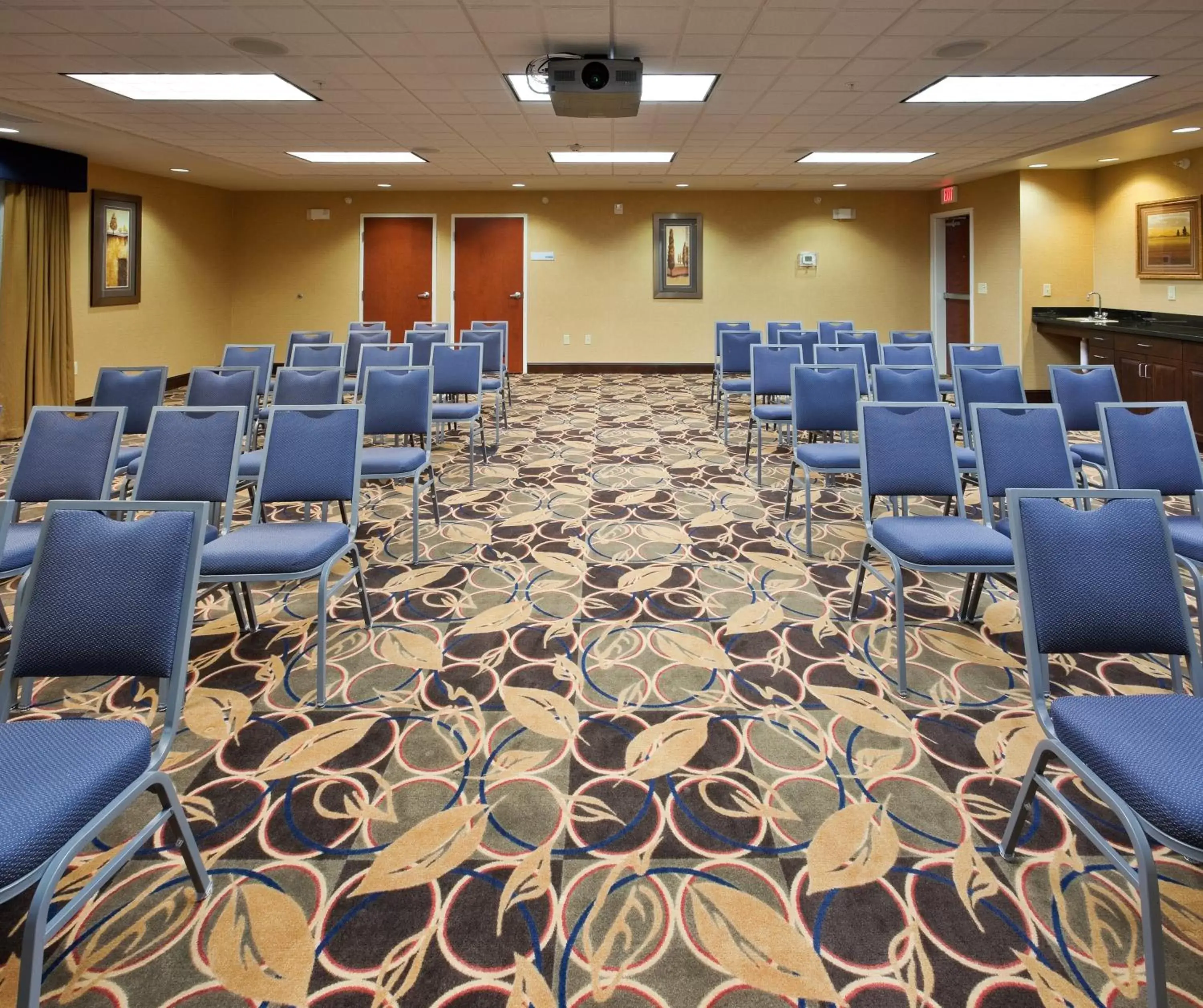 Meeting/conference room in Holiday Inn Express and Suites Great Falls, an IHG Hotel