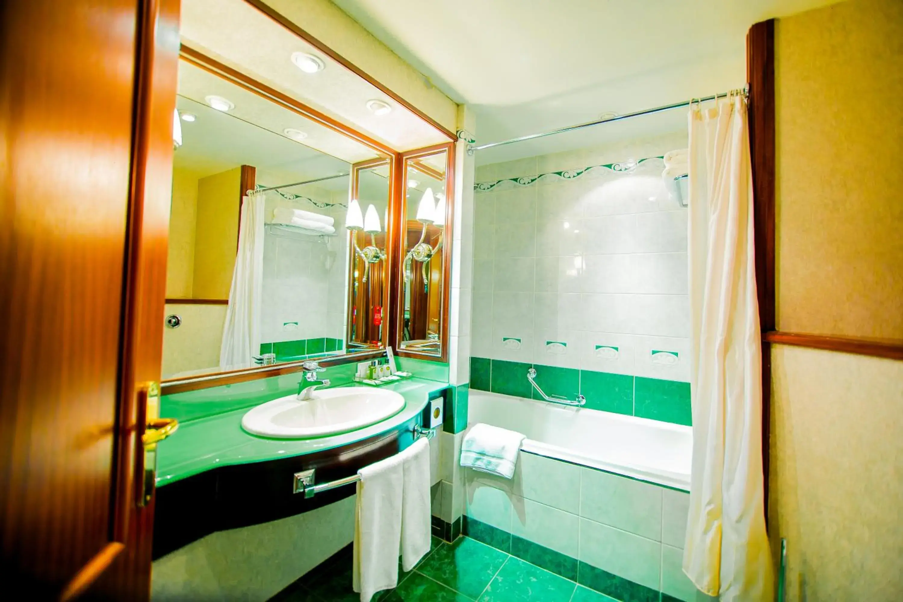 Bathroom in City Palace Hotel