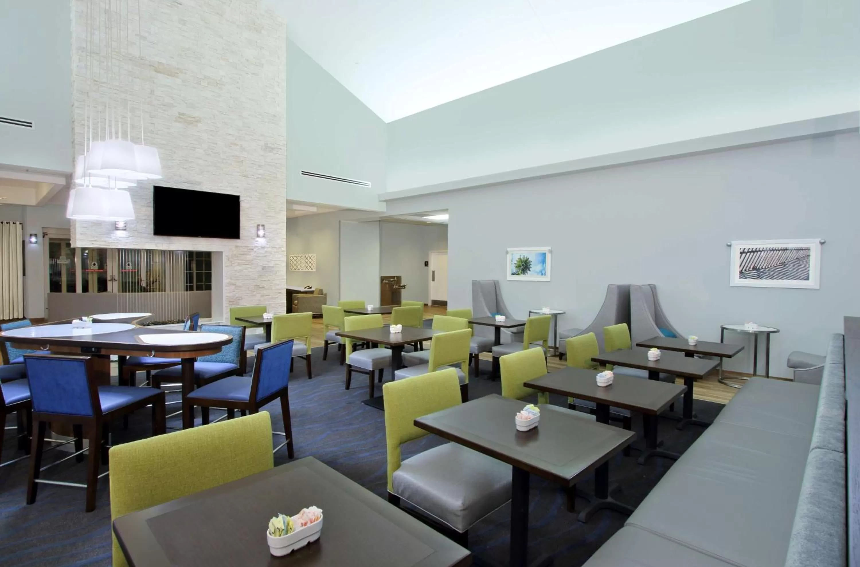 Restaurant/places to eat in Homewood Suites by Hilton Miami - Airport West