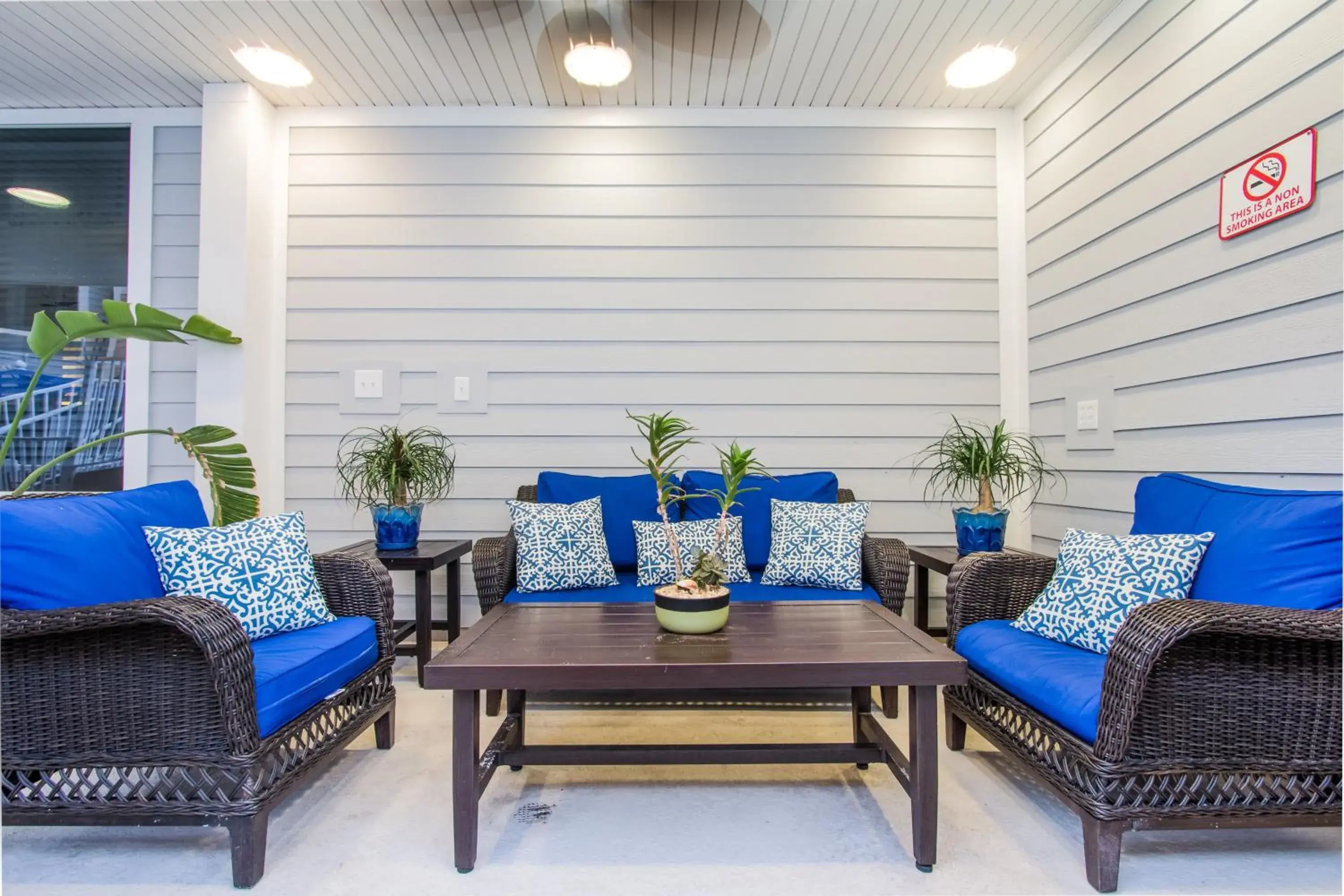 Patio, Seating Area in Seaside Amelia Inn - Amelia Island