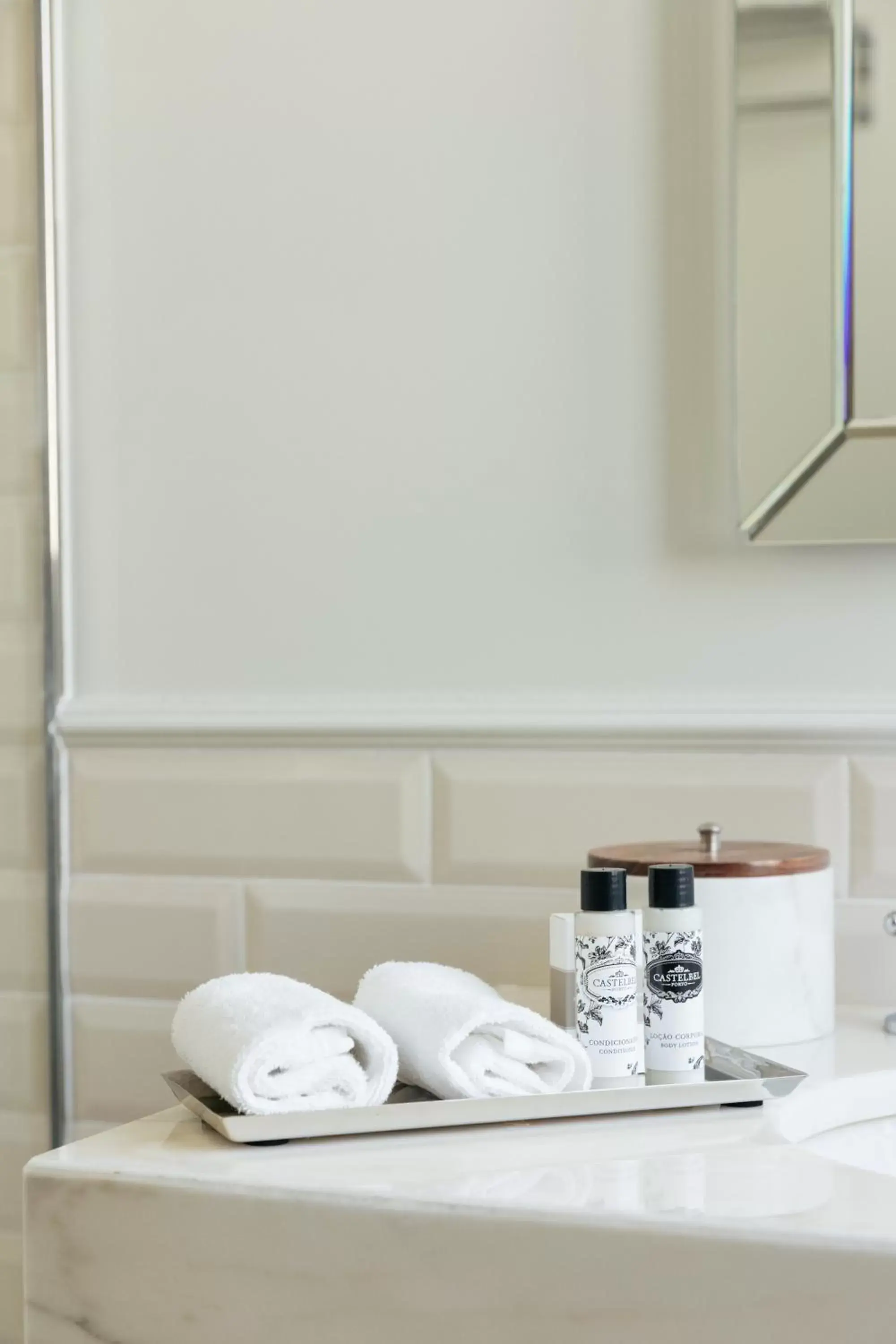 Bathroom, Bed in Hospes Infante Sagres Porto