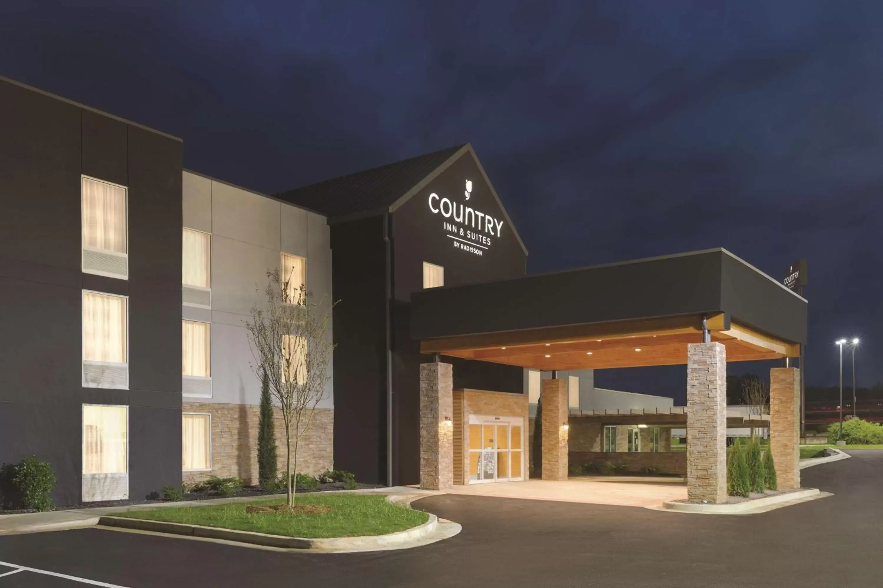 Property building in Country Inn & Suites by Radisson, Macon West, GA