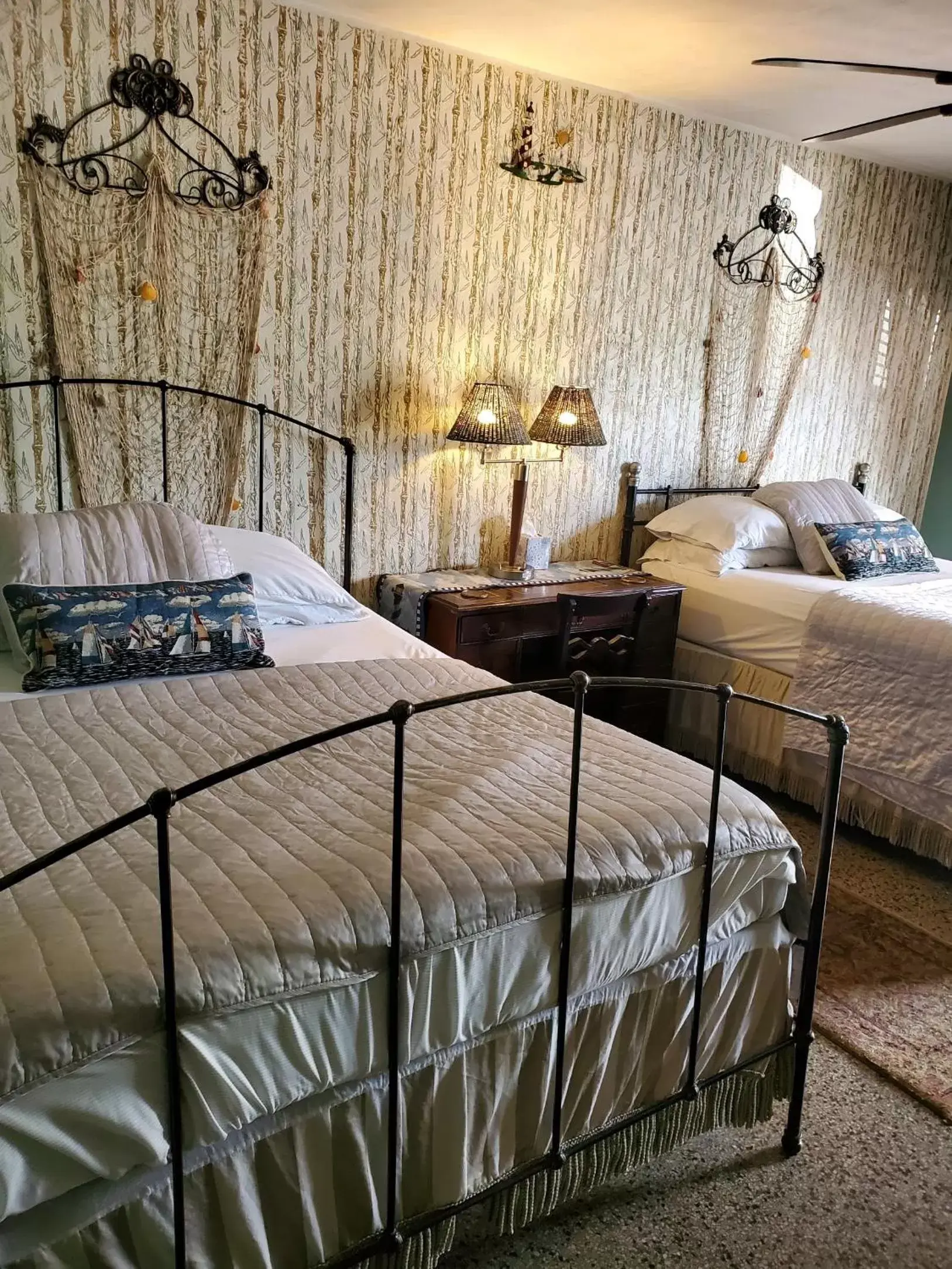 Bed in Shamrock Cove Inn