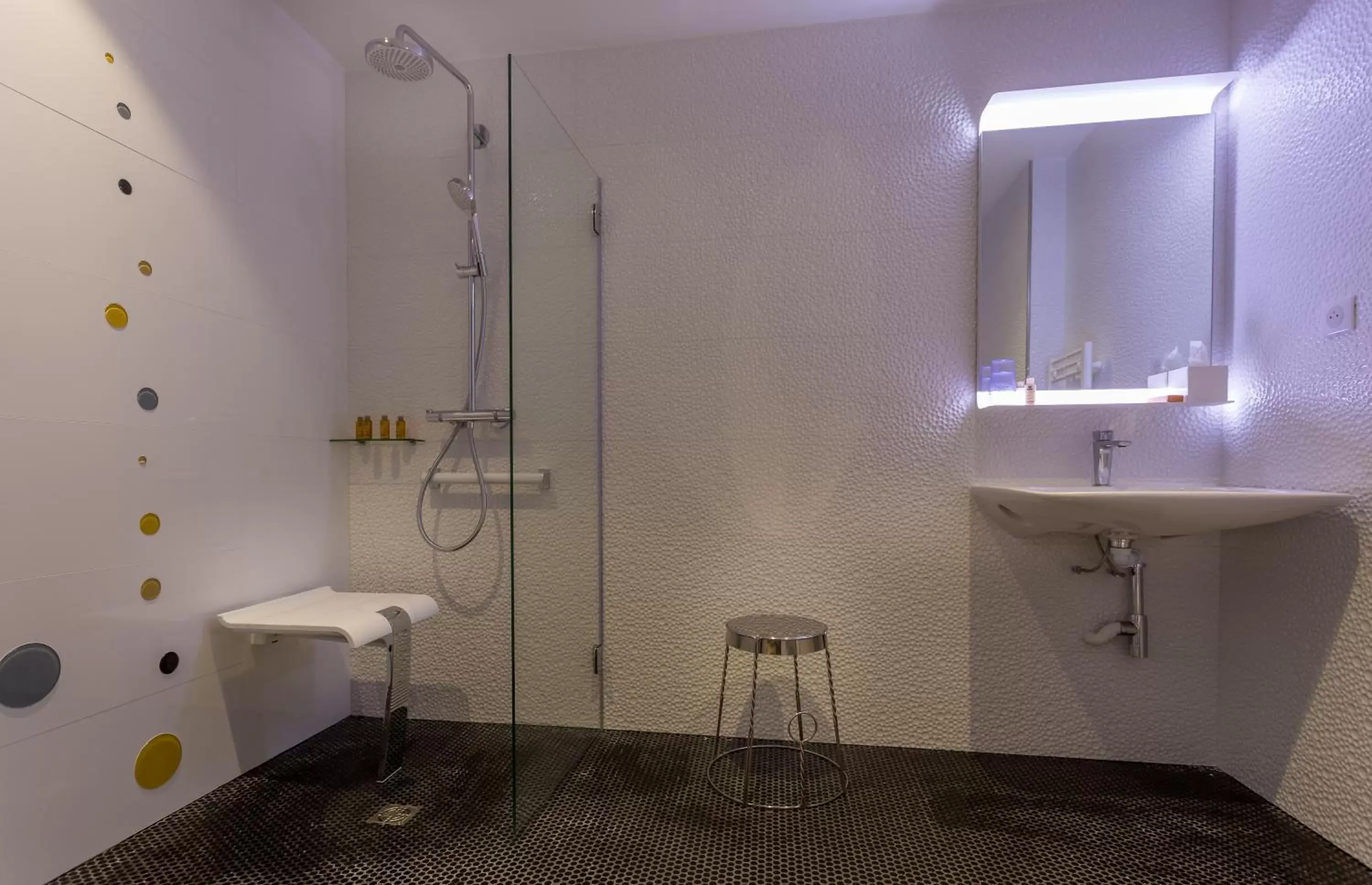 Bathroom in Hotel Les Bulles De Paris