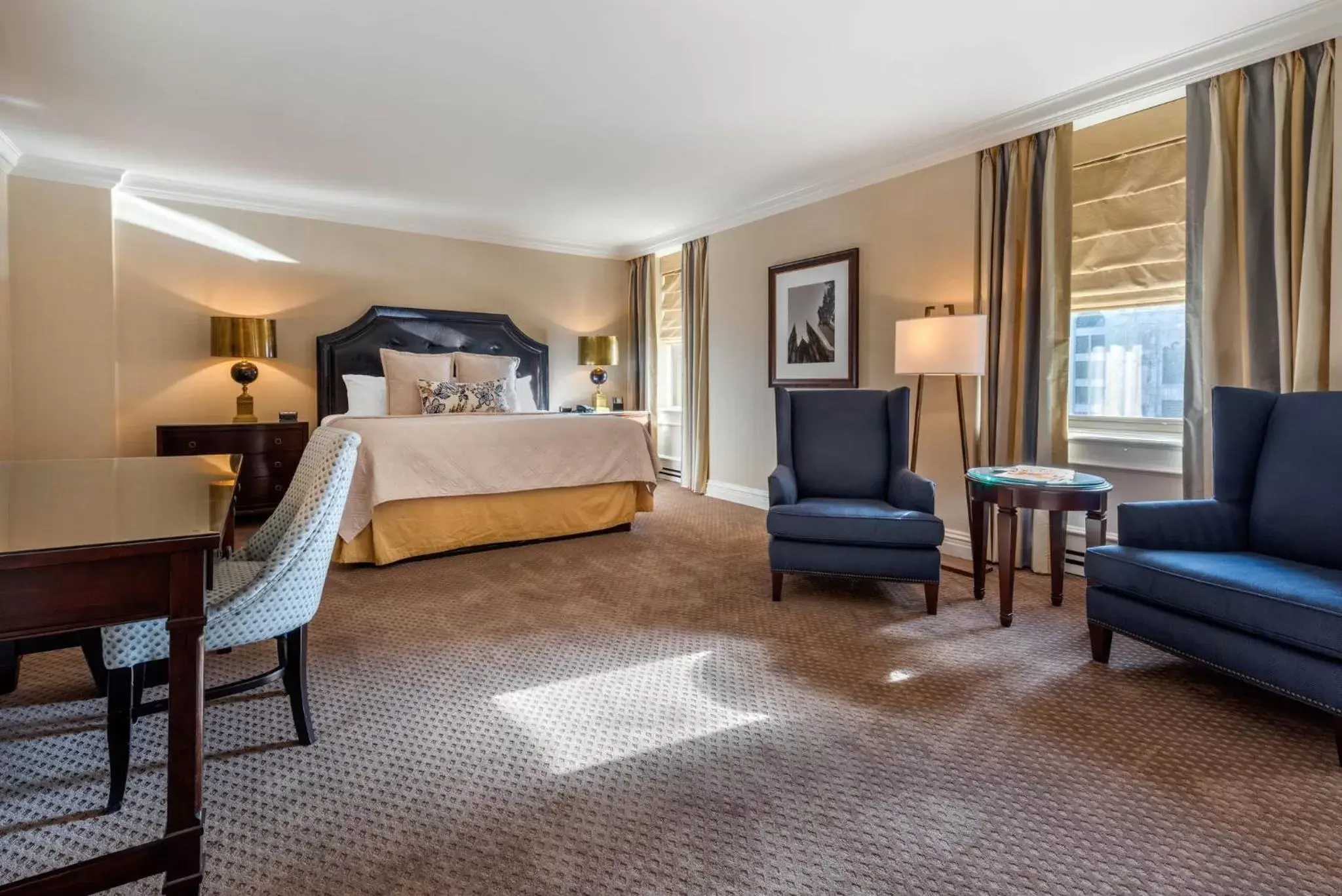 Photo of the whole room, Seating Area in Omni William Penn Hotel