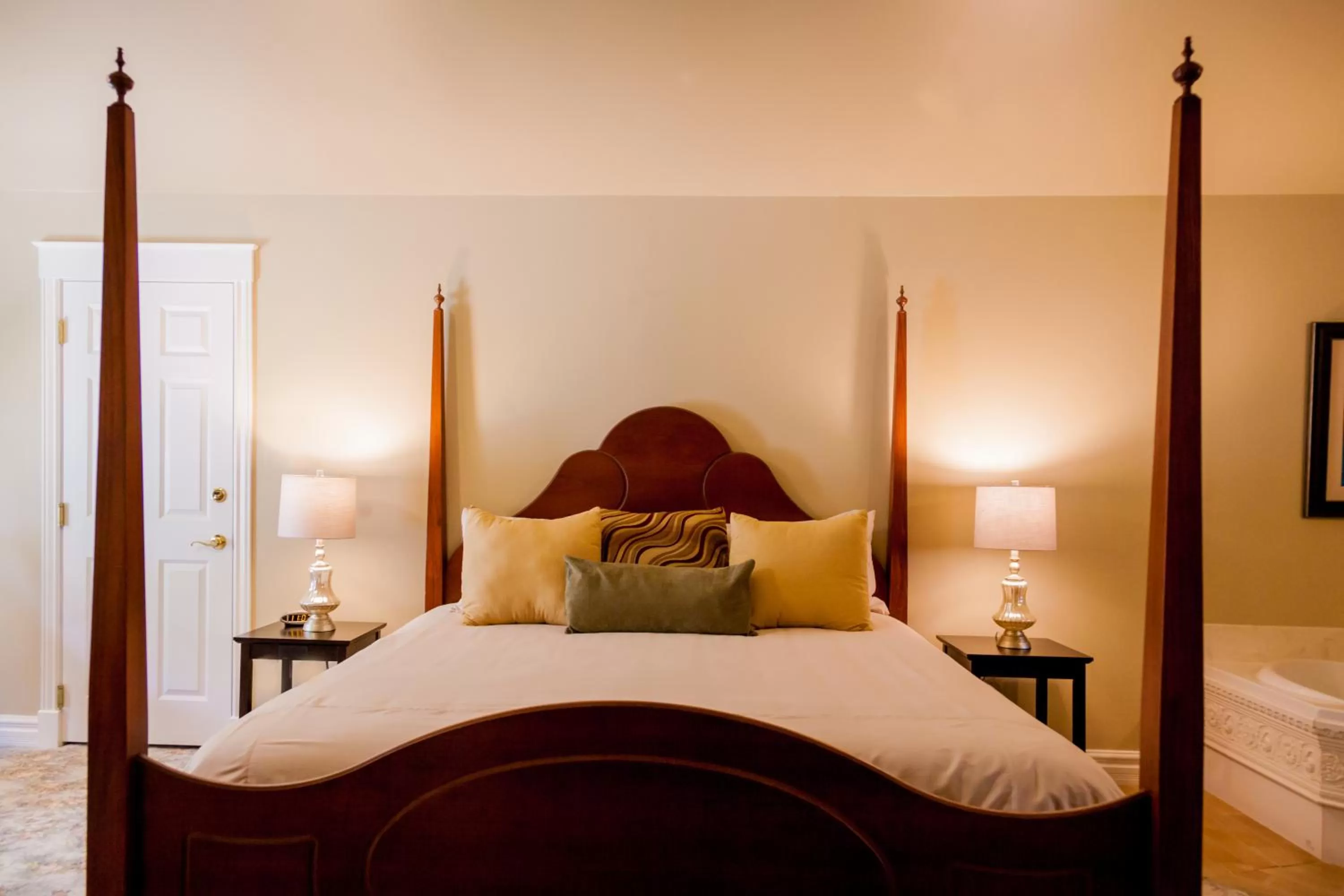 Bed in The Oakwood Inn