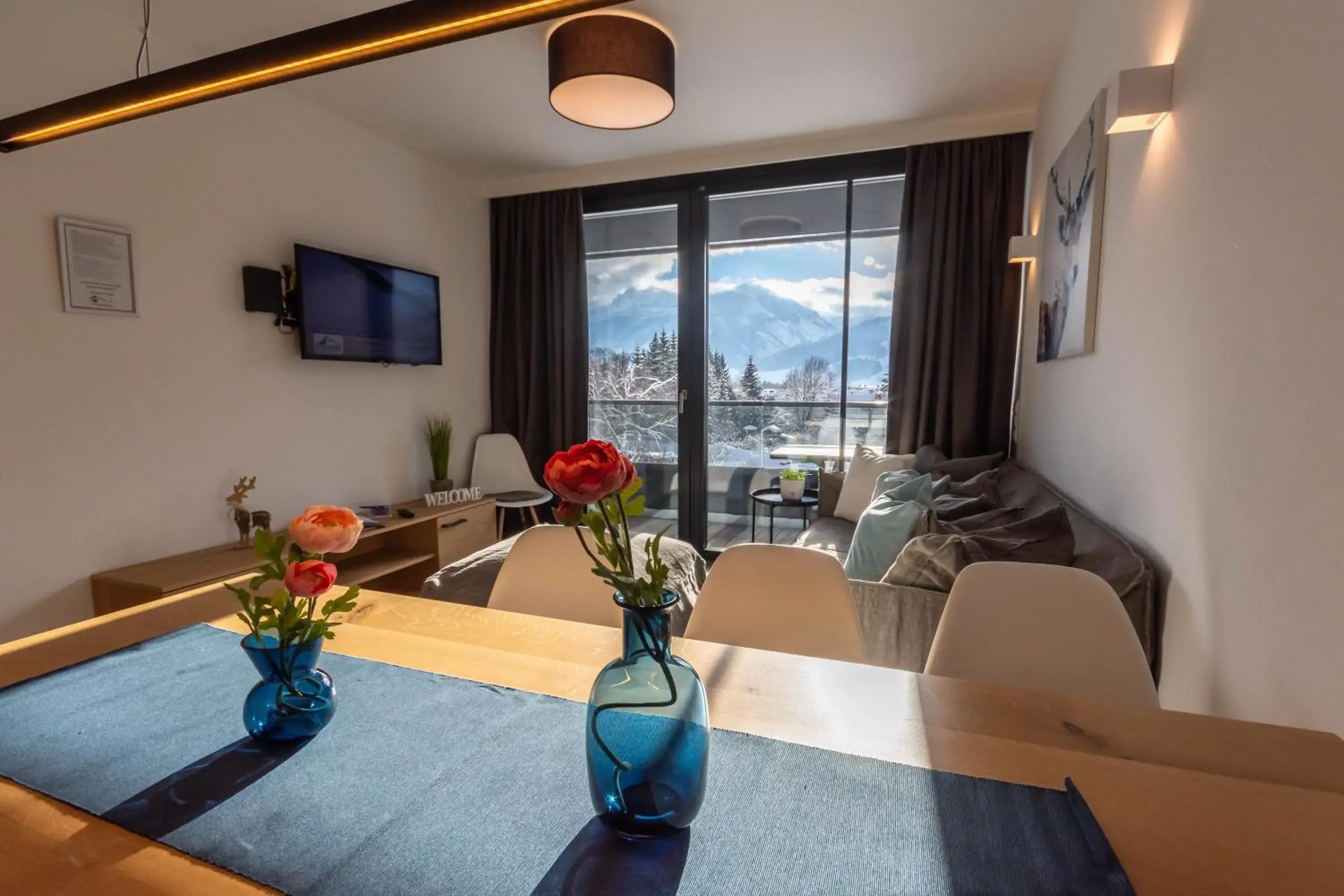 Kitchen or kitchenette, Dining Area in Schonblick