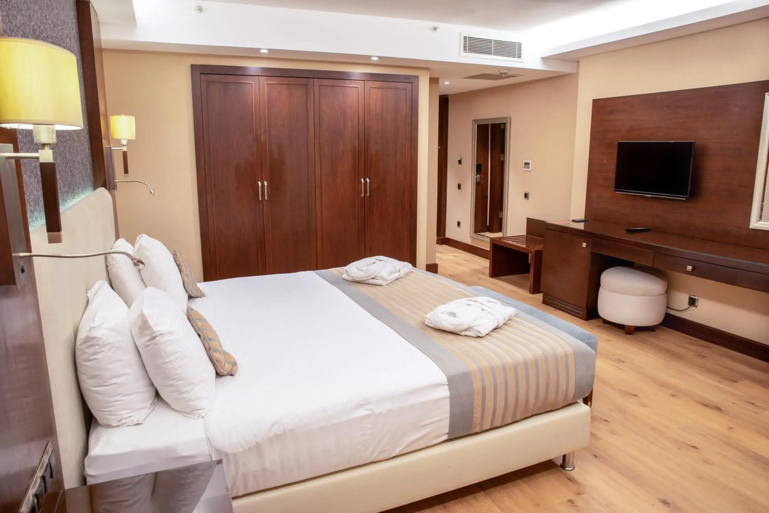 Photo of the whole room, Bed in Grand Aras Hotel & Suites