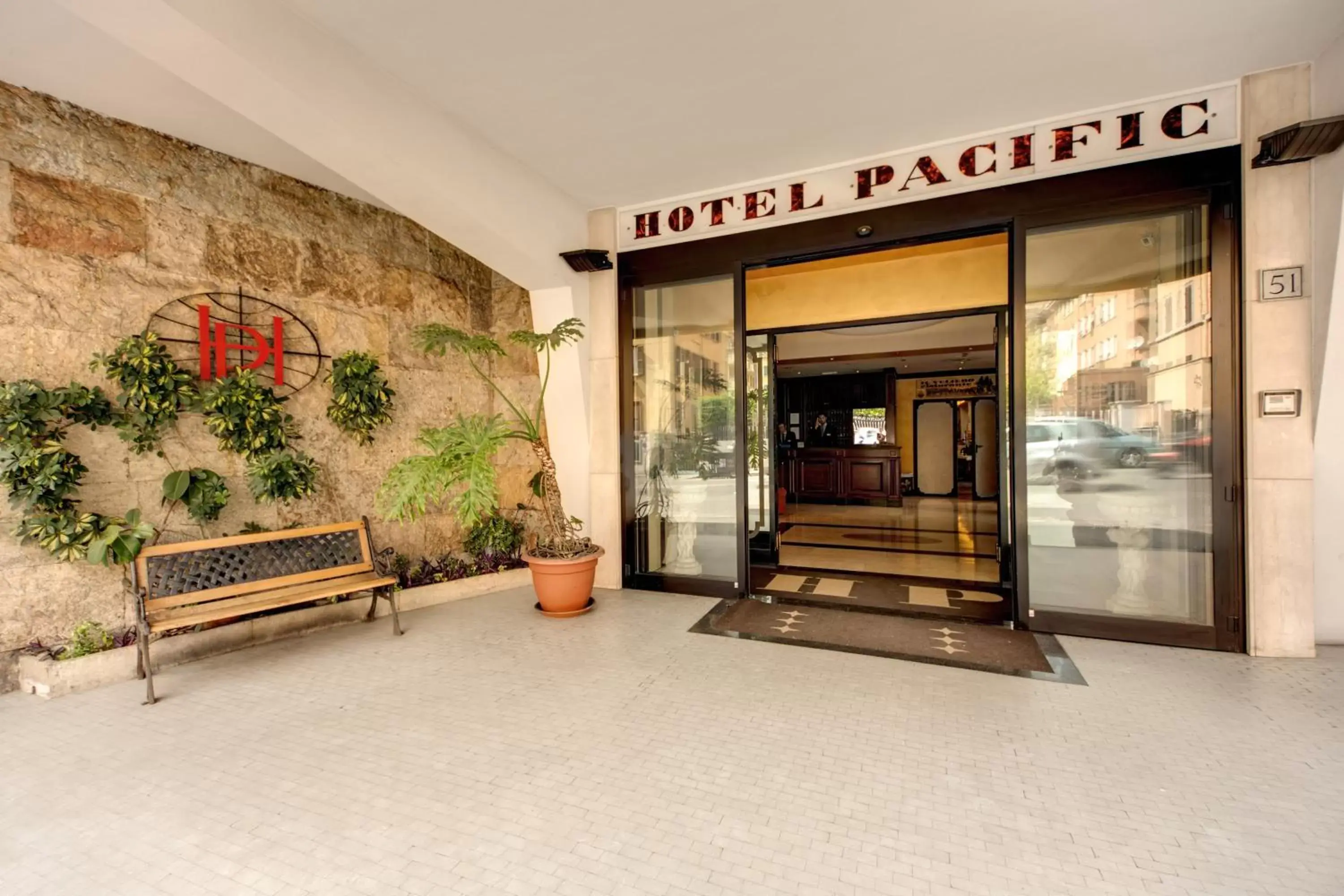 Facade/entrance in Hotel Pacific