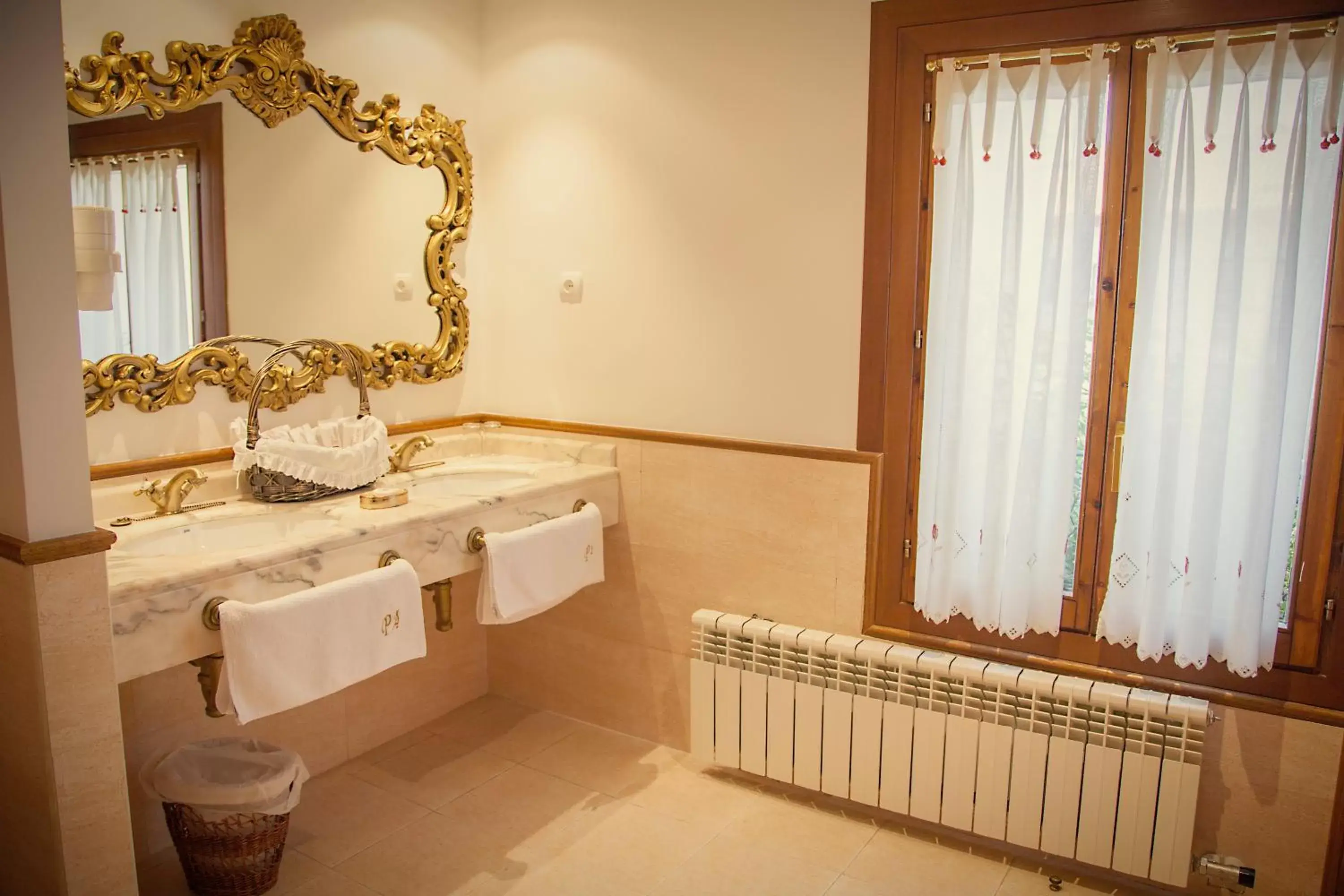 Bathroom in Palacio Azcárate Hotel