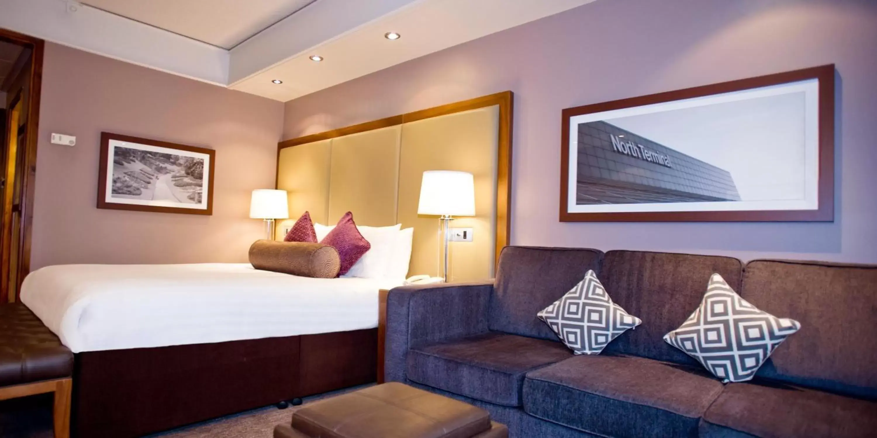 Photo of the whole room, Bed in Sandman Signature London Gatwick Hotel