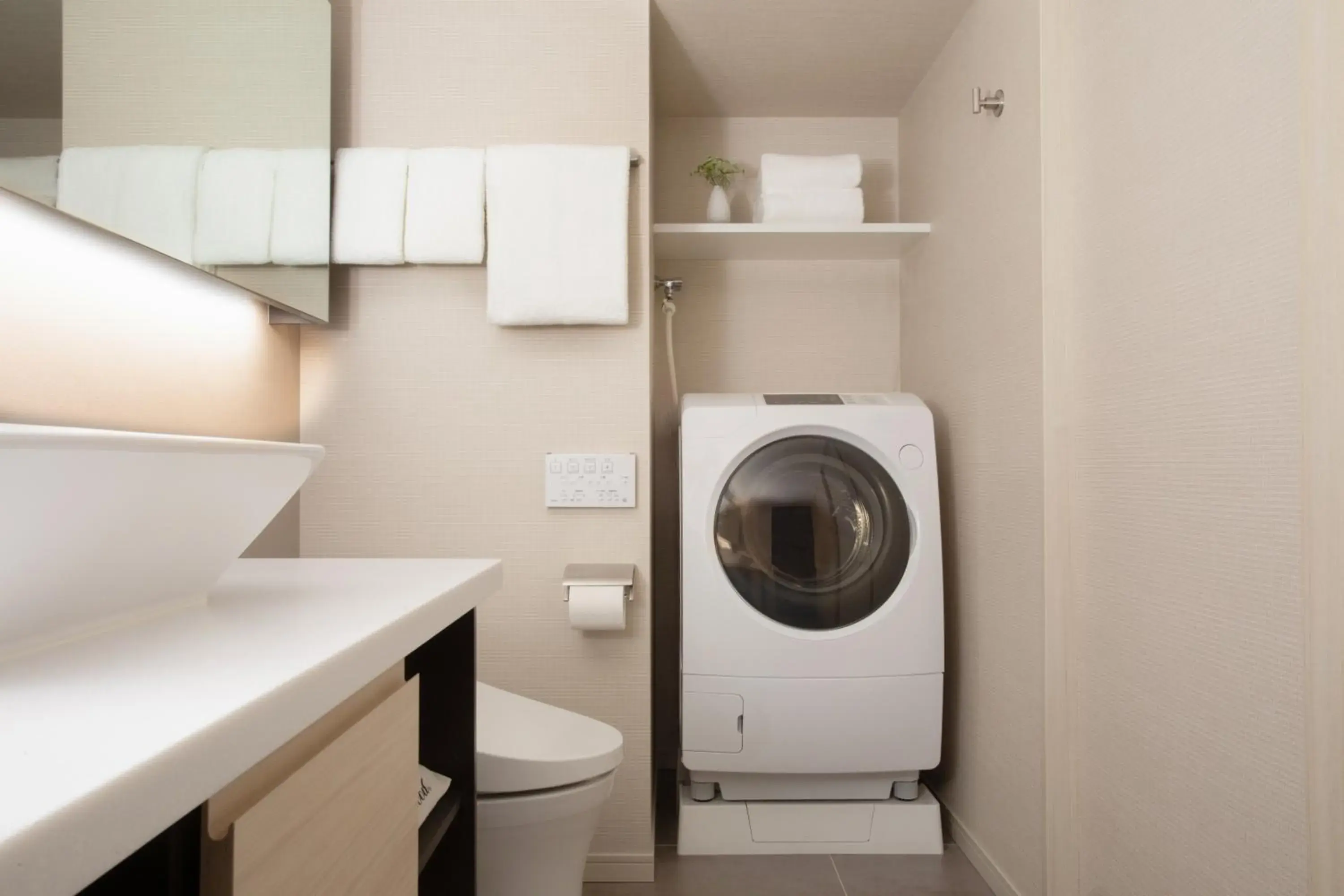 Toilet in Oakwood Suites Yokohama Toilet in Oakwood Suites Yokohama