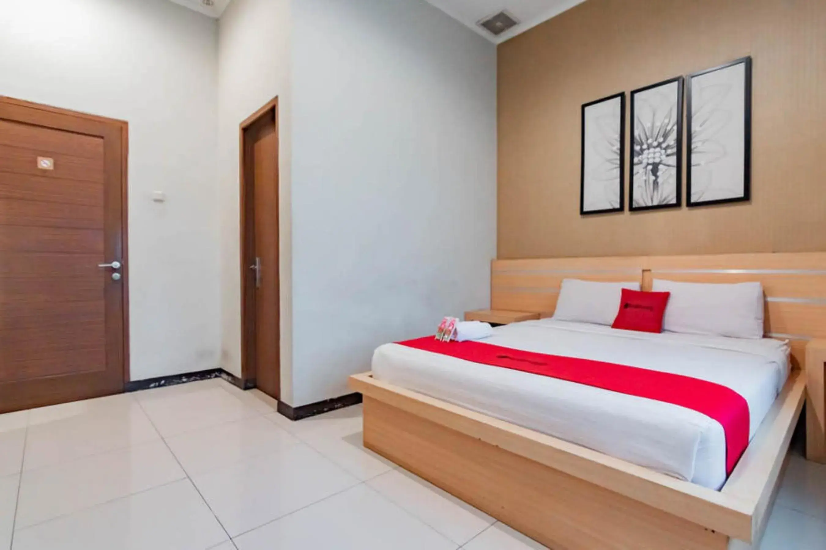 Bedroom, Bed in RedDoorz near Lembang Park & Zoo 2