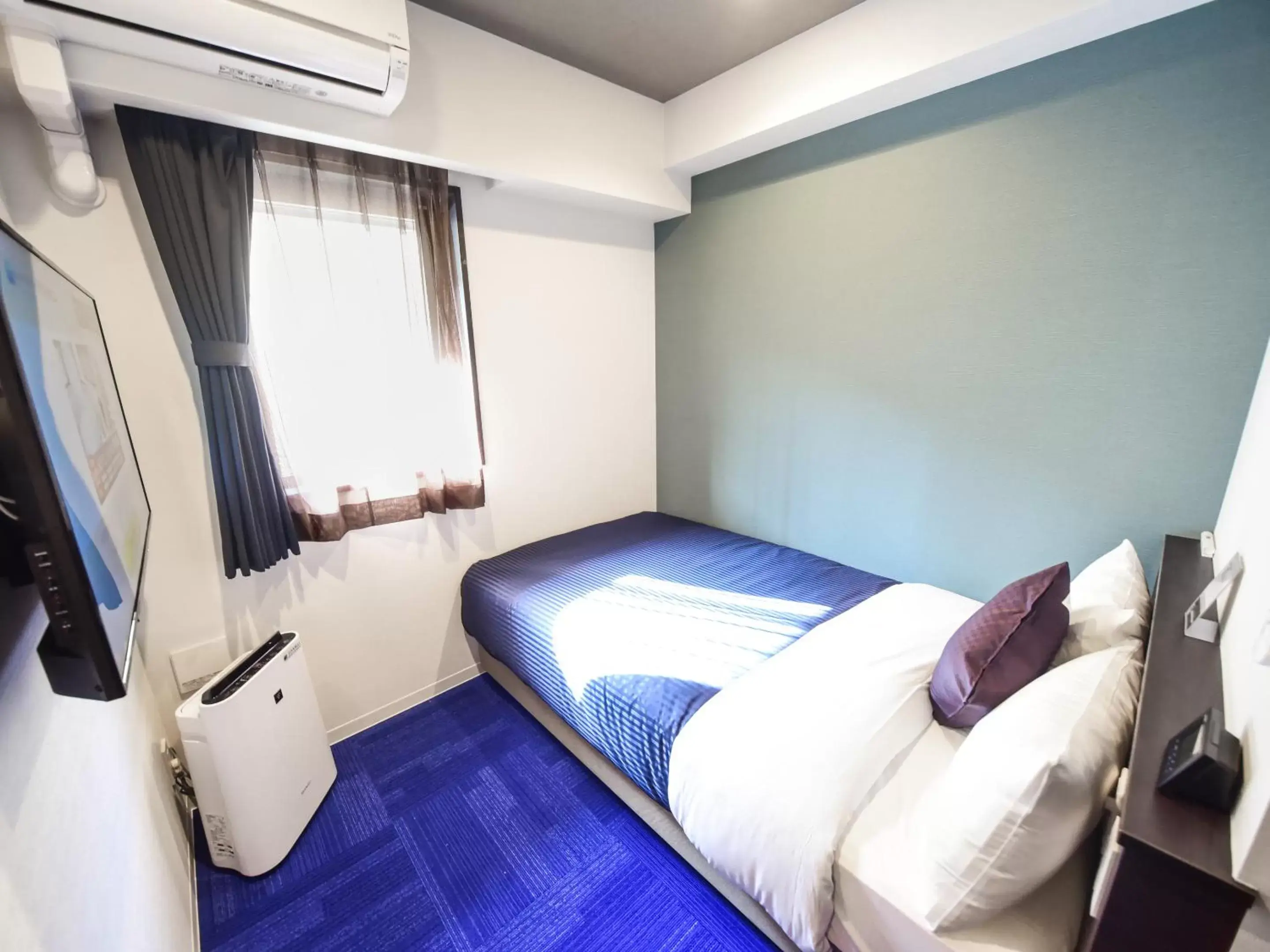 Double Room with Small Double Bed - single occupancy - Smoking in HOTEL LiVEMAX Hakataeki Minami Double Room with Small Double Bed - single occupancy - Smoking in HOTEL LiVEMAX Hakataeki Minami