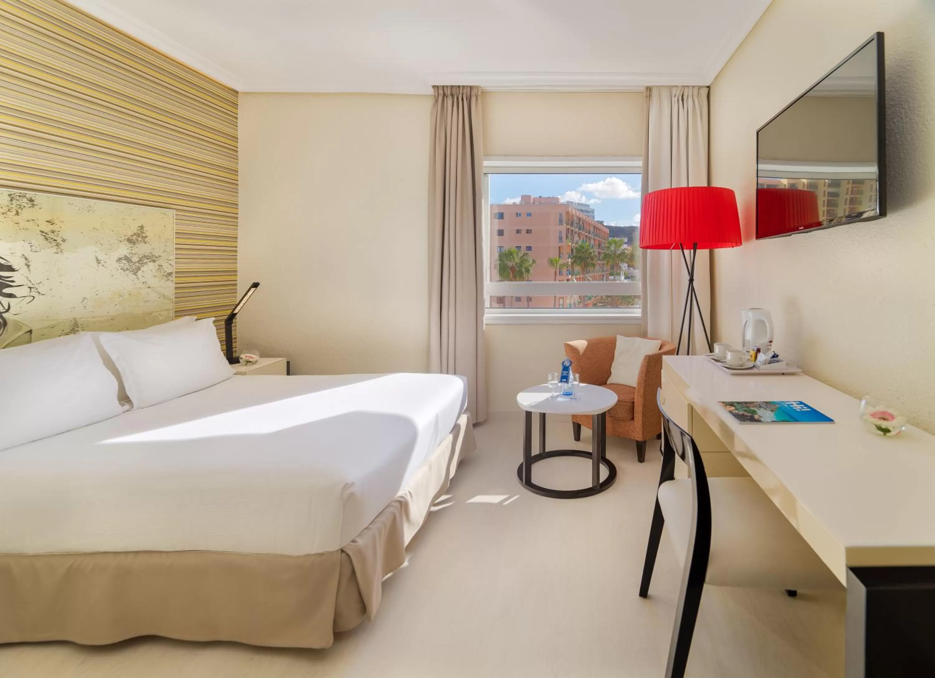 Photo of the whole room, Bed in H10 Gran Tinerfe - Adults Only