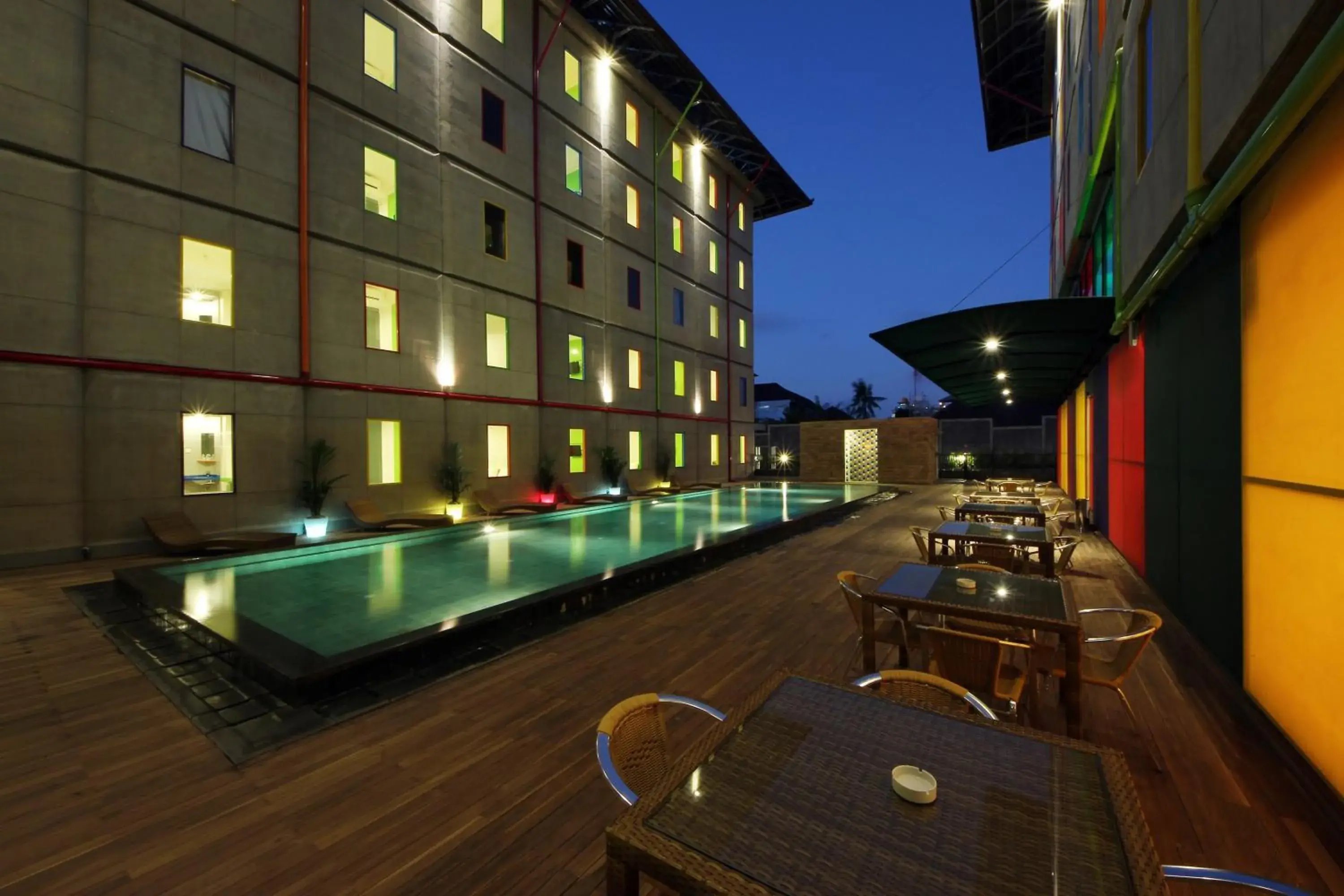 Swimming pool in Pop! Hotel Kuta Beach