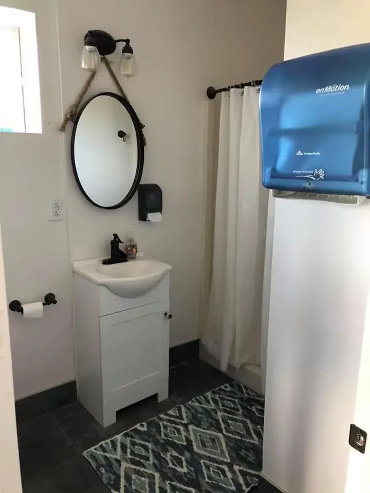 Bathroom in Cape Motel