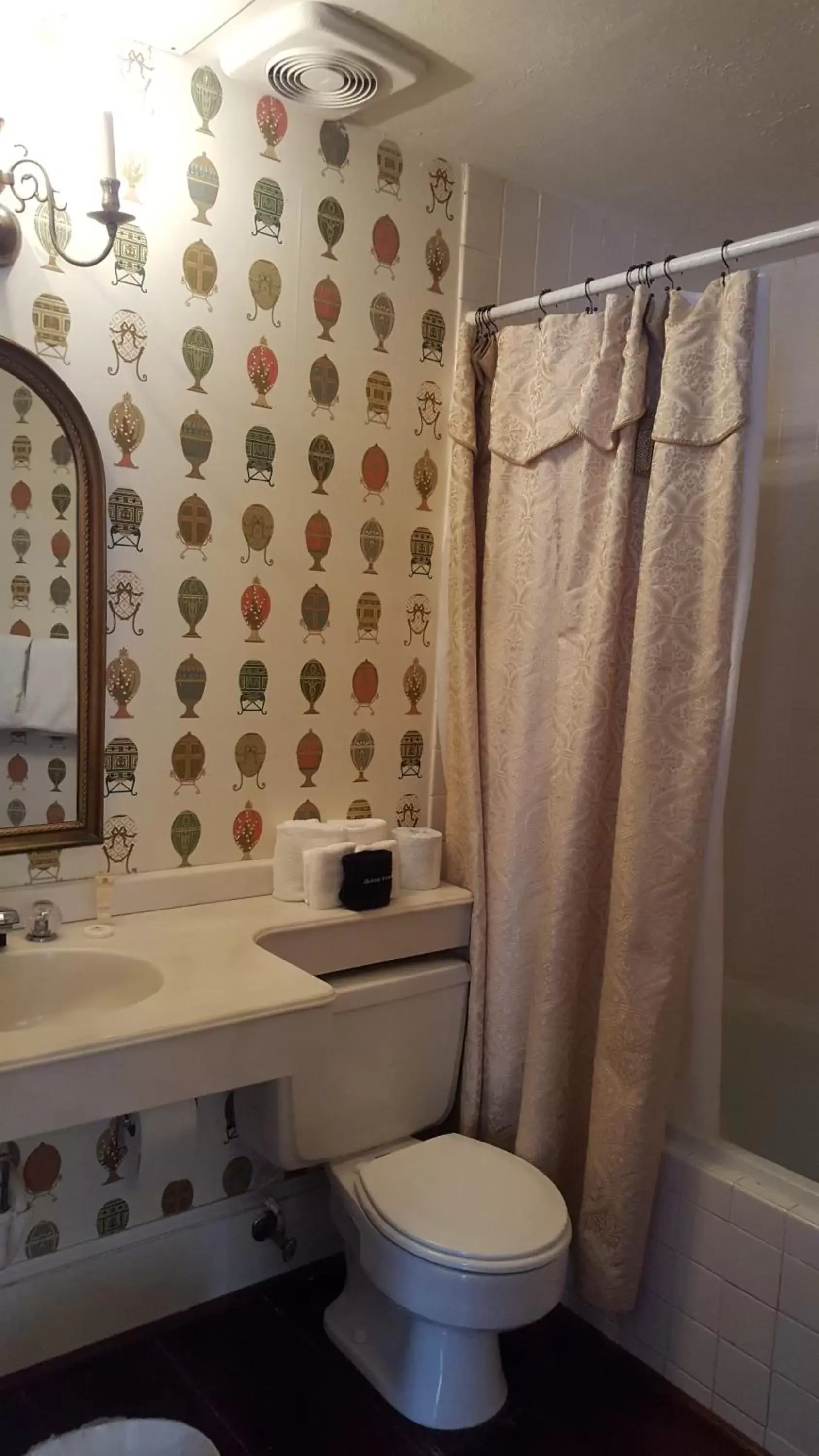 Shower, Bathroom in Barksdale House Inn