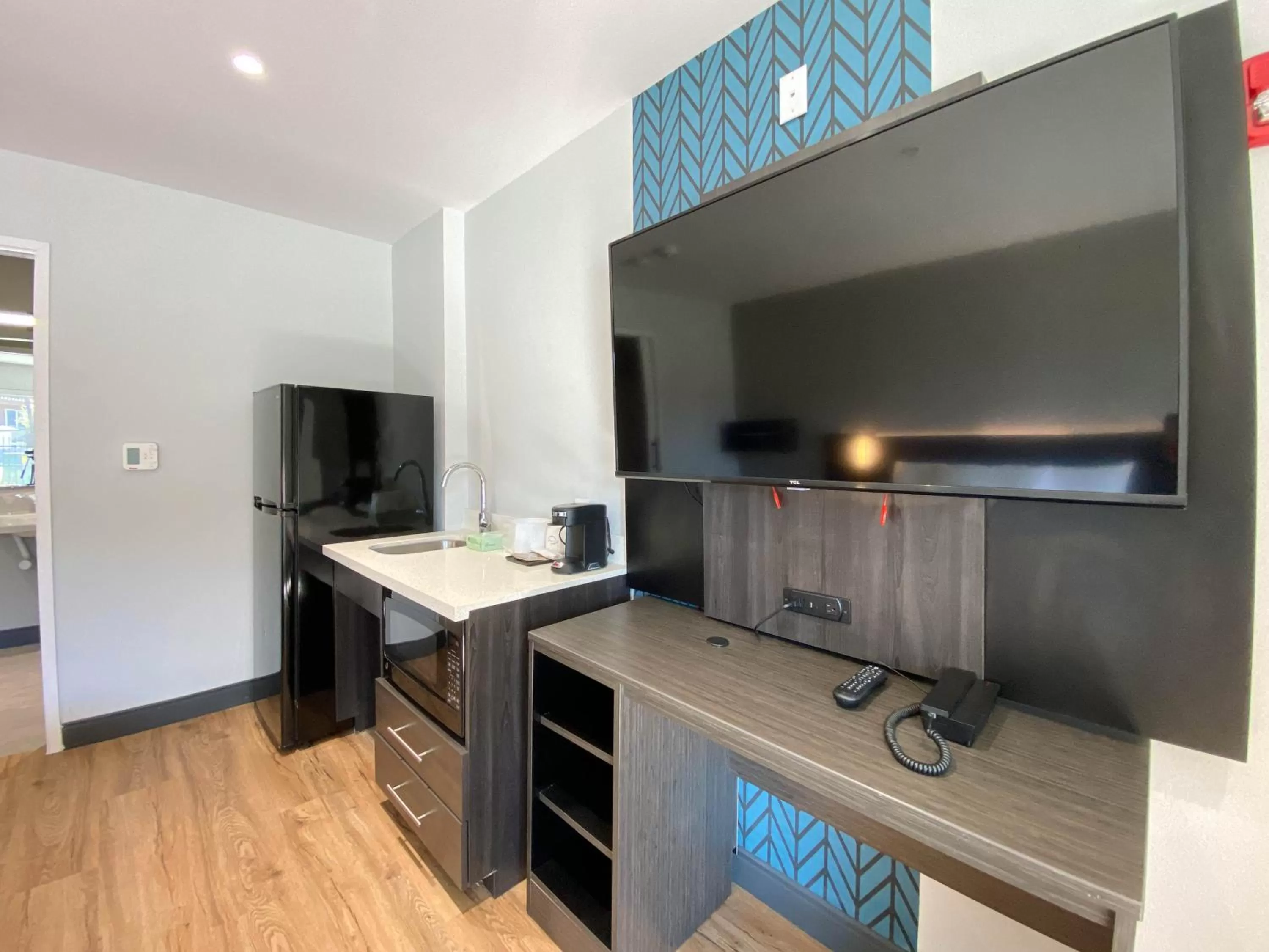 Studio 6 Suites Stockton, CA Waterfront