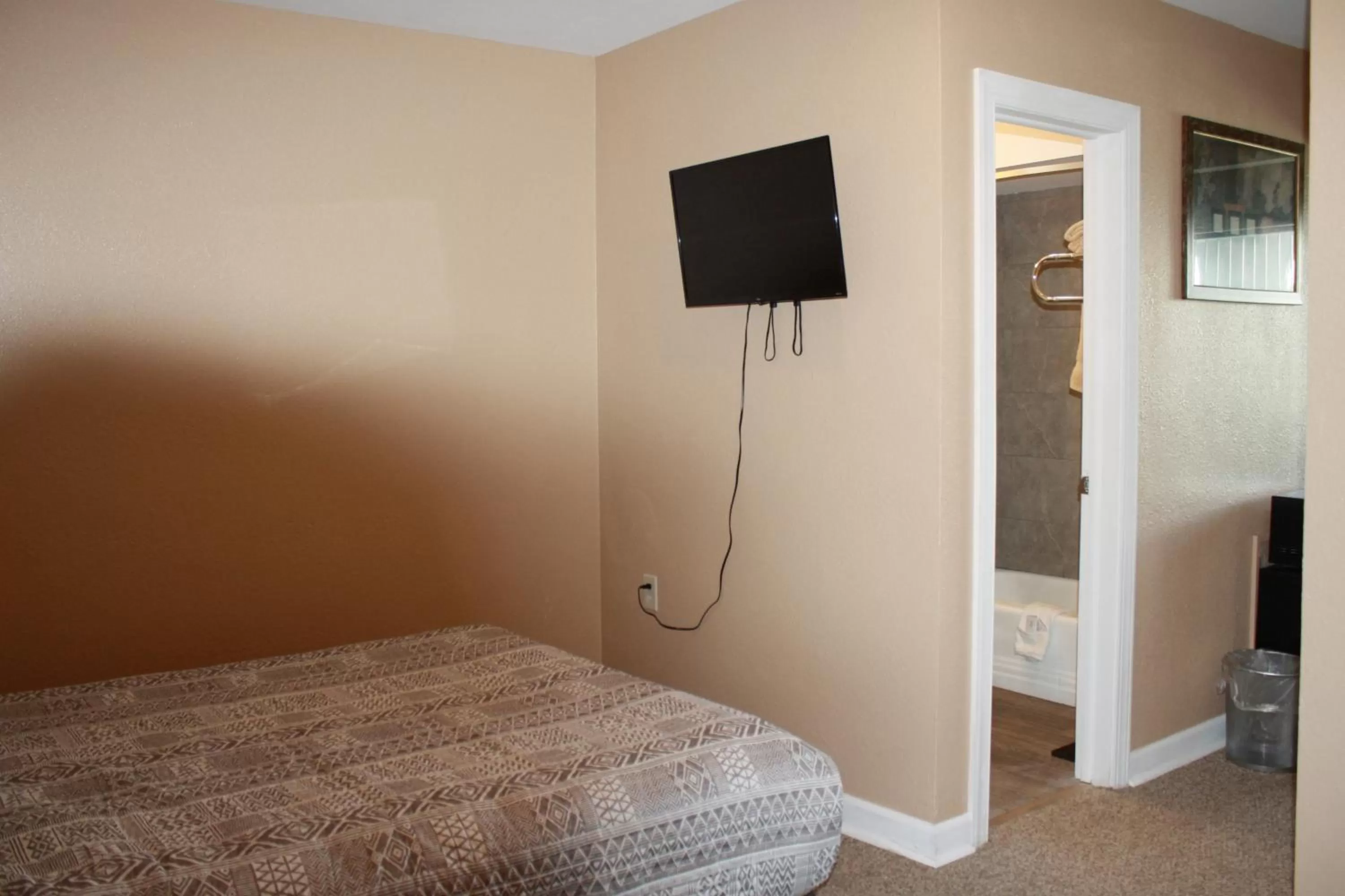 TV/Entertainment Center in Rockbridge Inn