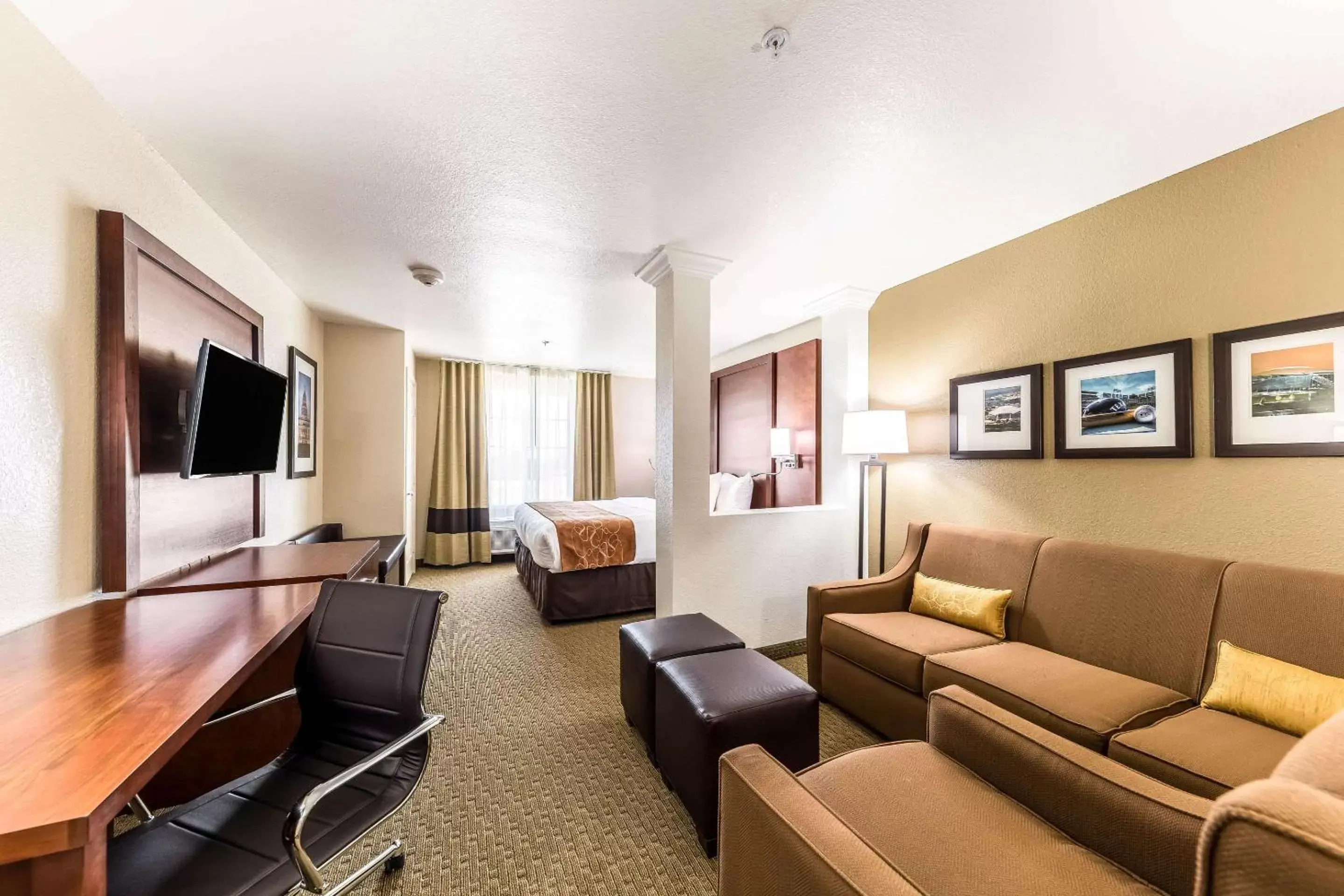 Photo of the whole room, Seating Area in Comfort Suites Grand Prairie - Arlington North