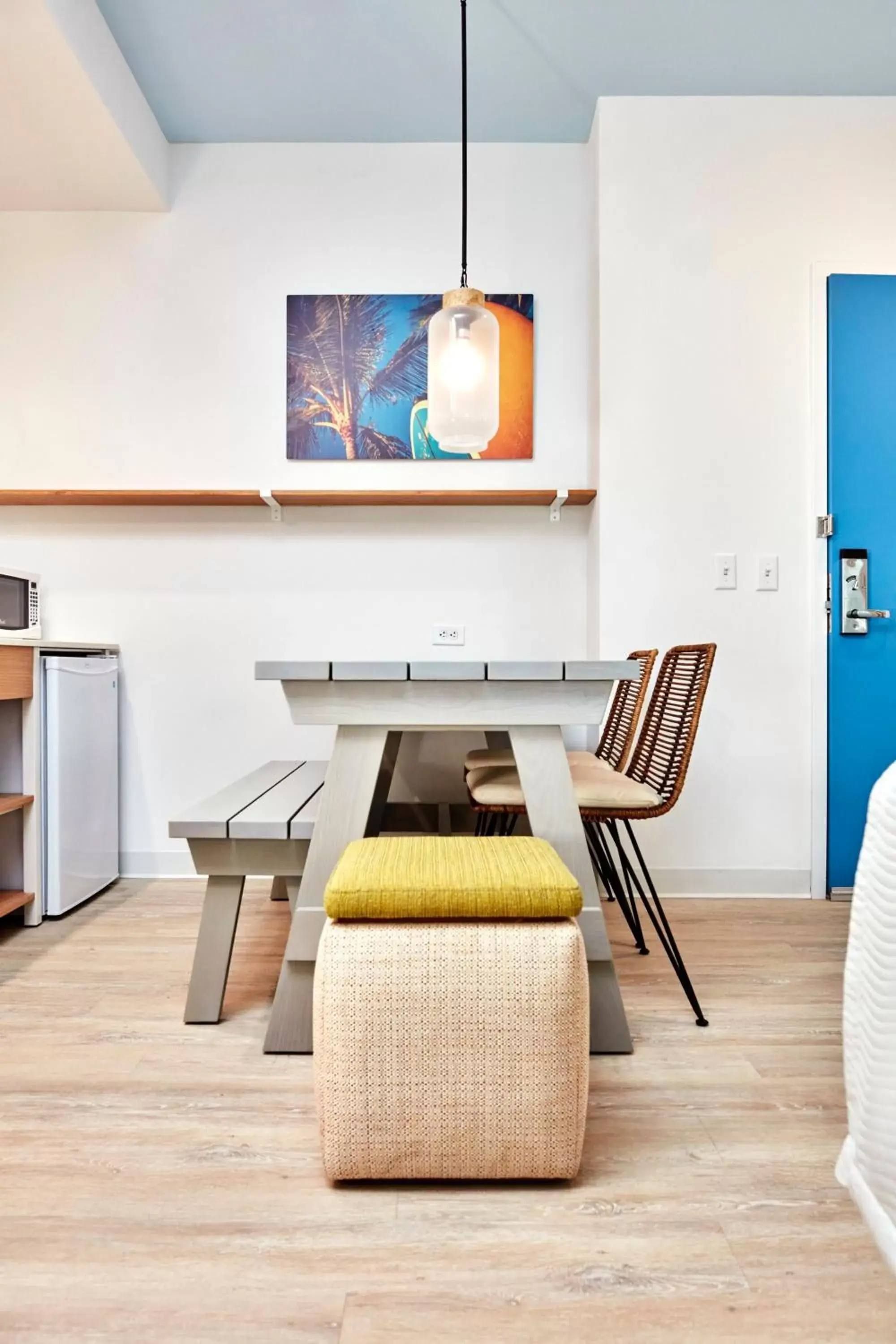 Living room in Universal’s Endless Summer Resort – Dockside Inn and Suites
