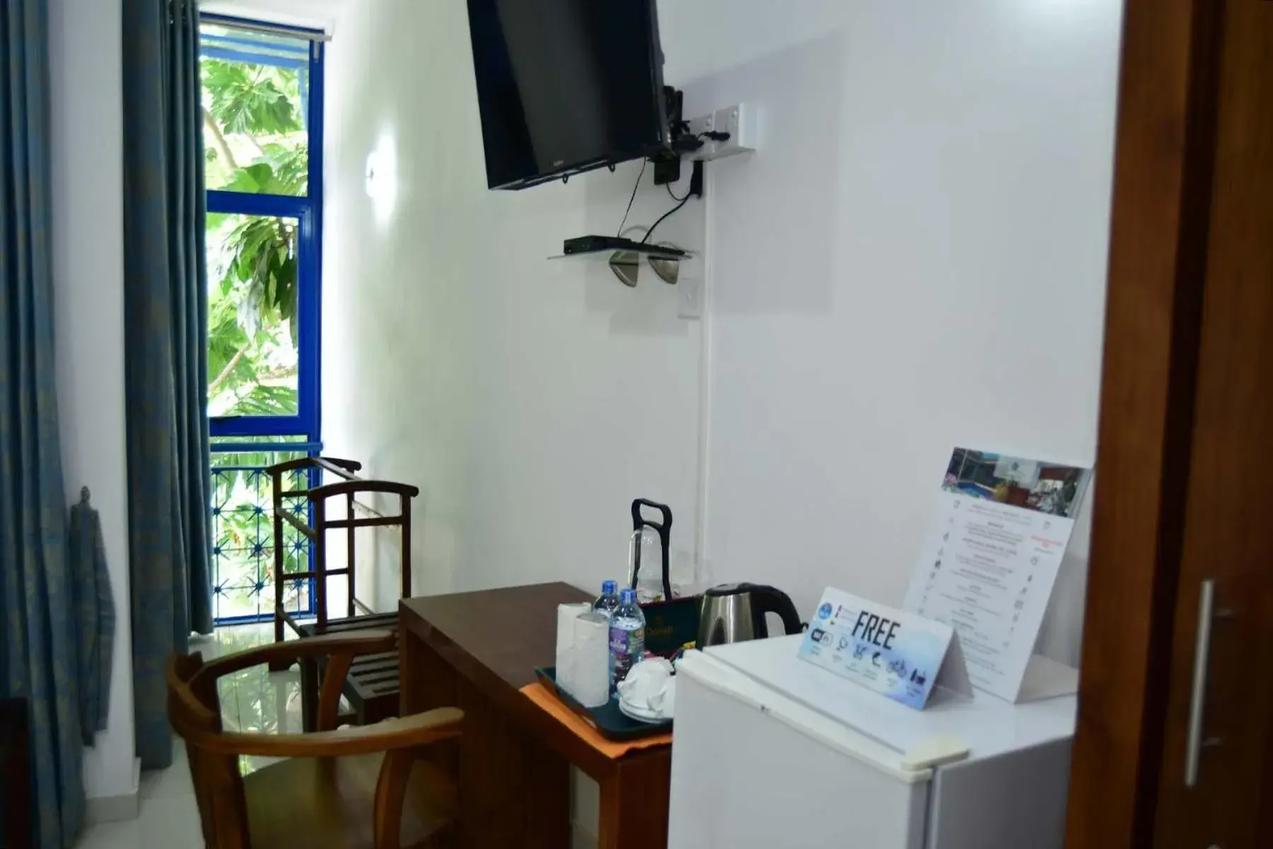 Coffee/tea facilities, TV/Entertainment Center in Colombo Villa at Cambridge Place