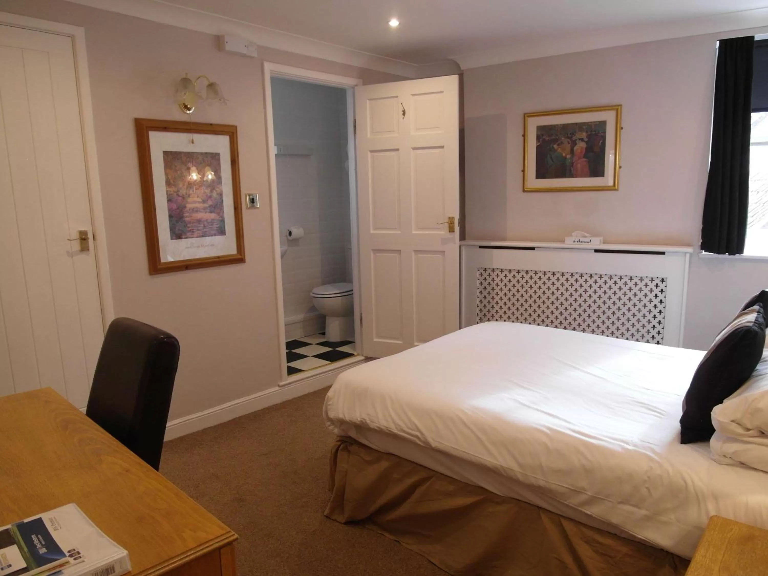 Bedroom, Bed in Best Western The George Hotel, Swaffham