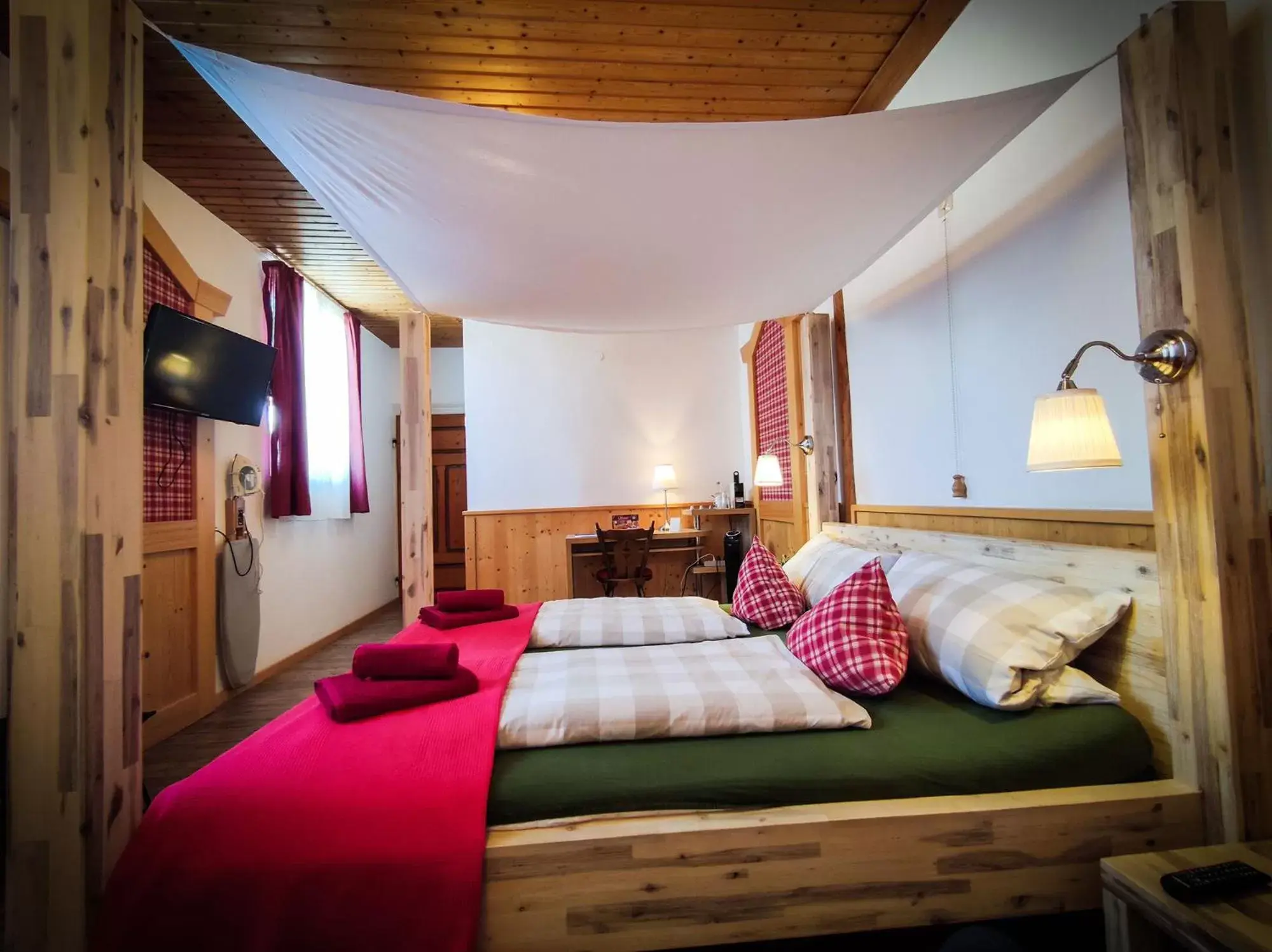 Photo of the whole room, Bed in Hotel Landgasthof Sonne