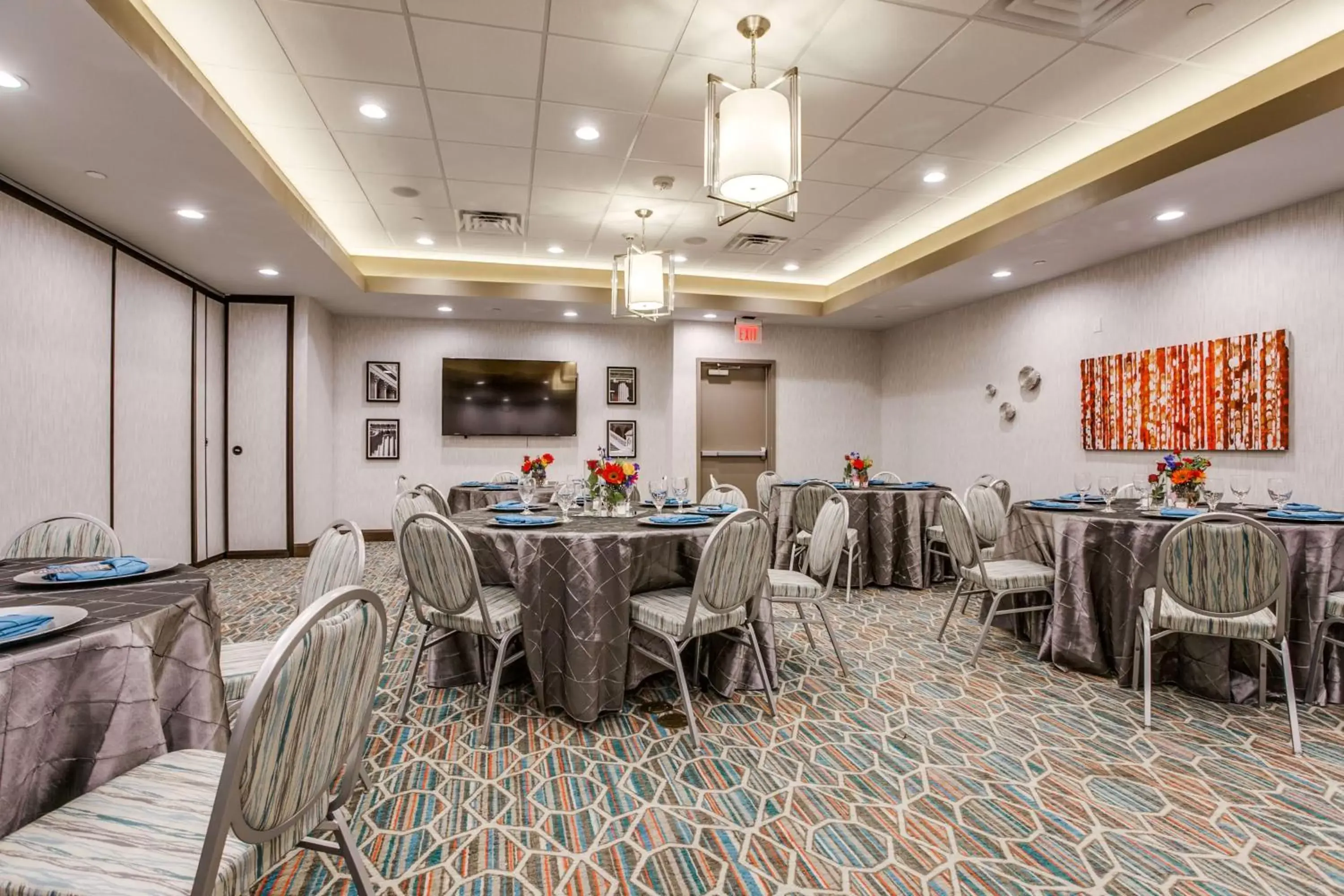 Meeting/conference room, Restaurant/Places to Eat in Hampton Inn & Suites Dallas-Central Expy/North Park Area