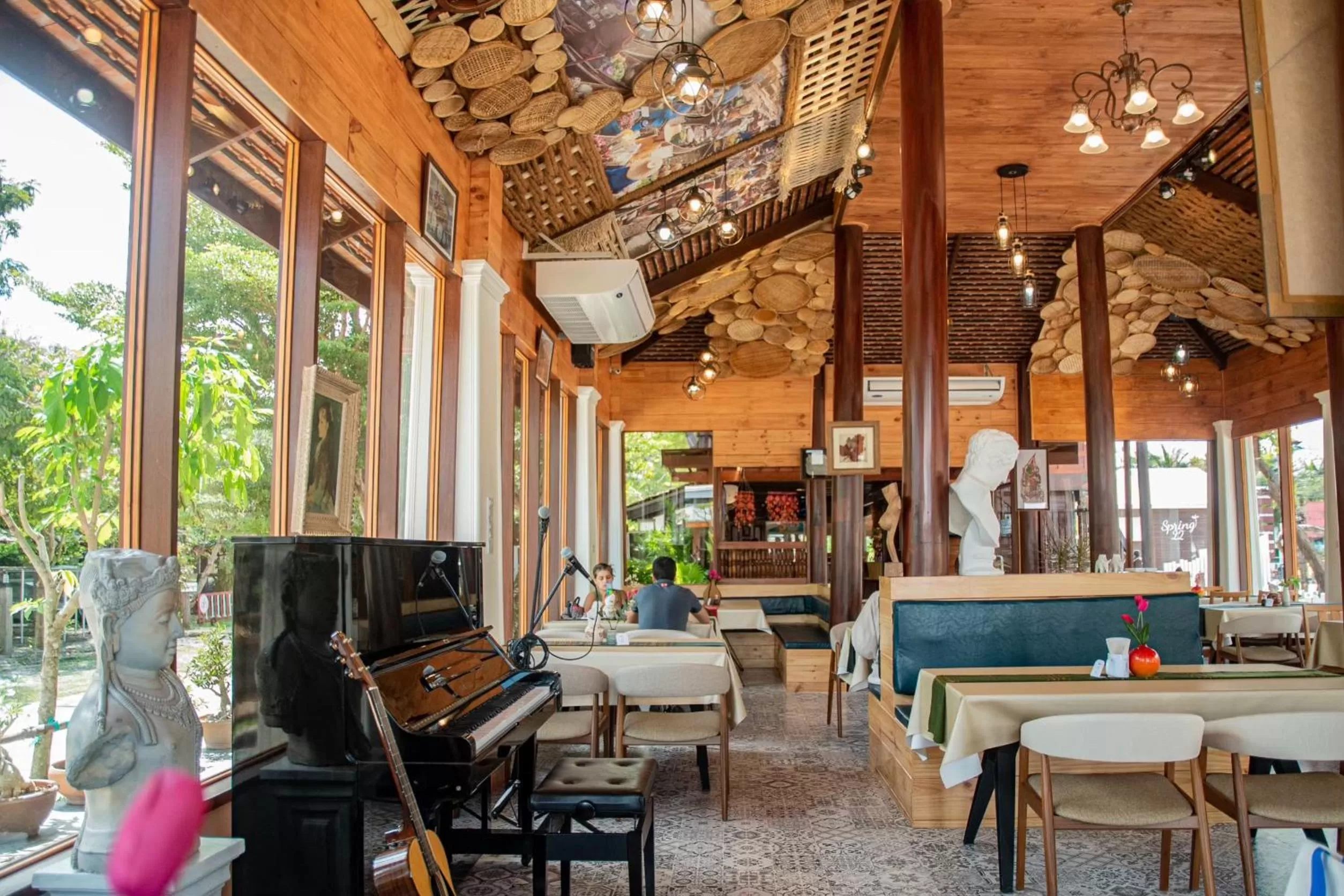 Restaurant/places to eat in Maikaew Damnoen Resort