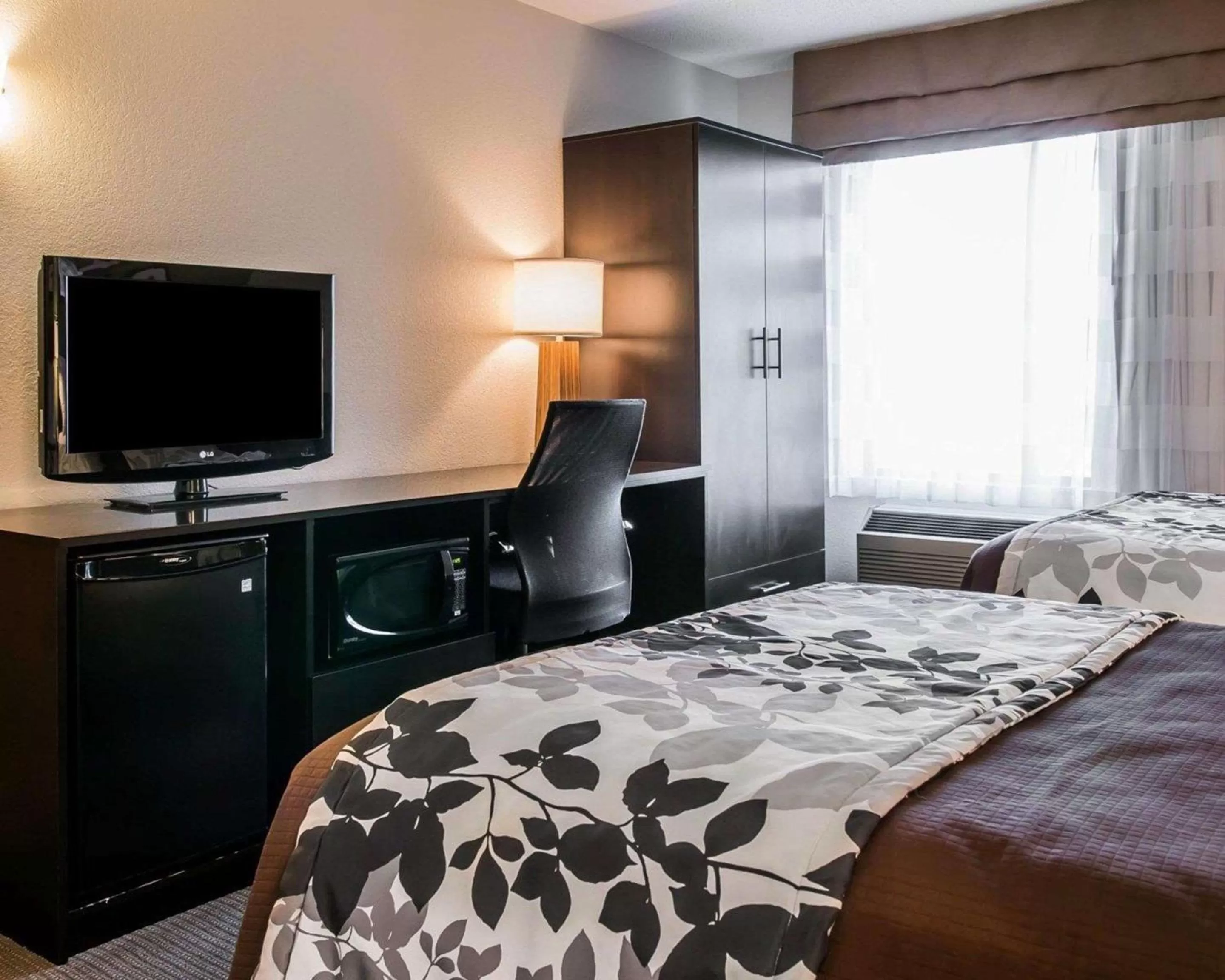 Photo of the whole room, Bed in Sleep Inn